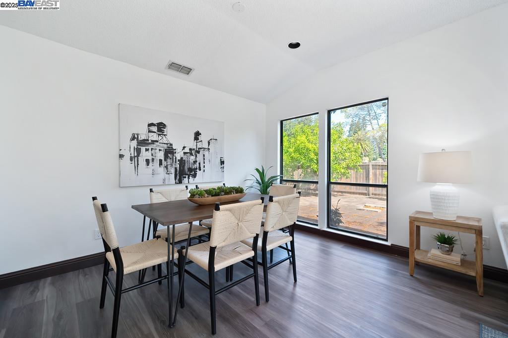 Detail Gallery Image 18 of 57 For 35 Pebble River Cir, Sacramento,  CA 95831 - 3 Beds | 2/1 Baths