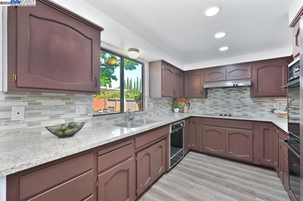 Detail Gallery Image 19 of 57 For 35 Pebble River Cir, Sacramento,  CA 95831 - 3 Beds | 2/1 Baths