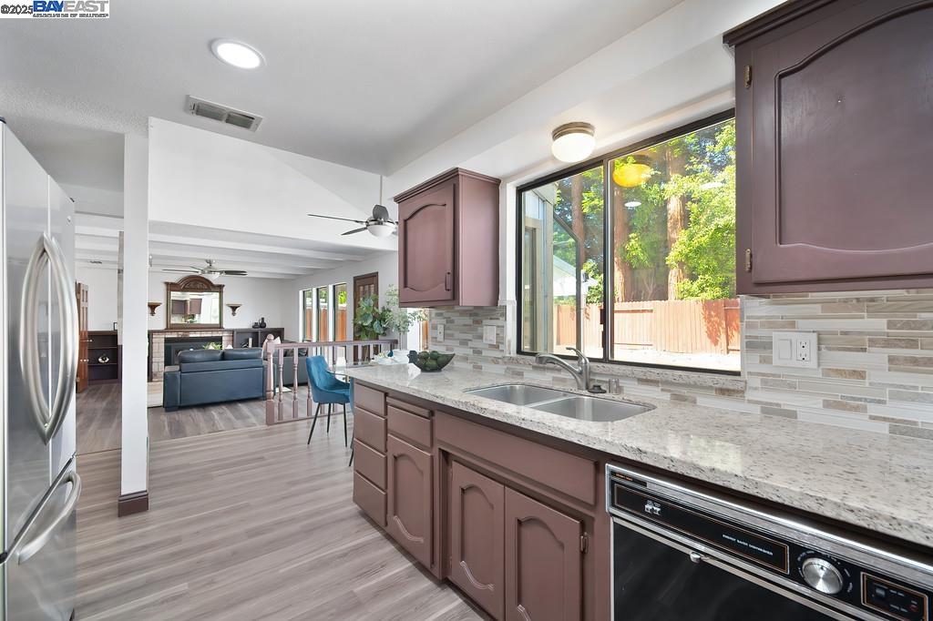 Detail Gallery Image 20 of 57 For 35 Pebble River Cir, Sacramento,  CA 95831 - 3 Beds | 2/1 Baths