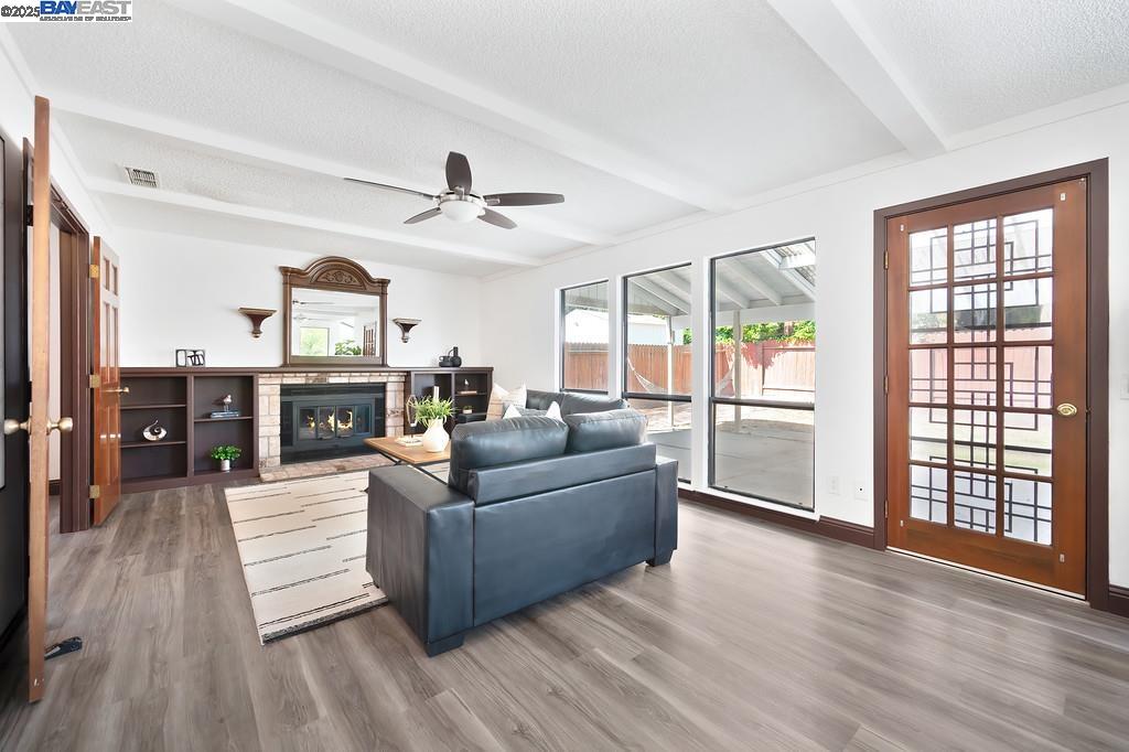 Detail Gallery Image 24 of 57 For 35 Pebble River Cir, Sacramento,  CA 95831 - 3 Beds | 2/1 Baths