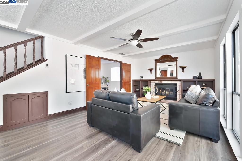 Detail Gallery Image 25 of 57 For 35 Pebble River Cir, Sacramento,  CA 95831 - 3 Beds | 2/1 Baths