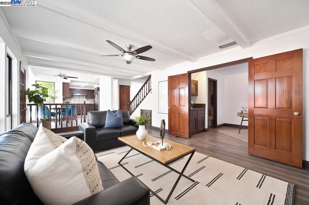 Detail Gallery Image 26 of 57 For 35 Pebble River Cir, Sacramento,  CA 95831 - 3 Beds | 2/1 Baths