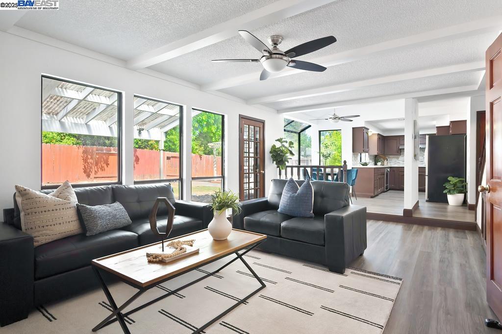 Detail Gallery Image 27 of 57 For 35 Pebble River Cir, Sacramento,  CA 95831 - 3 Beds | 2/1 Baths