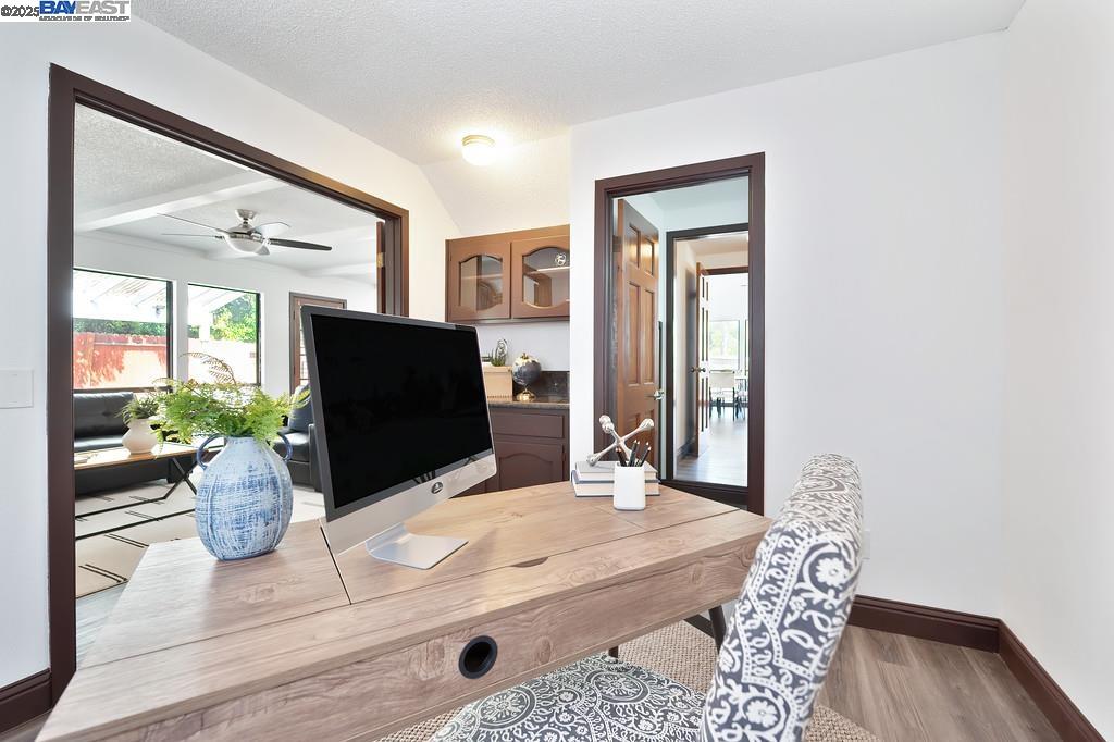 Detail Gallery Image 29 of 57 For 35 Pebble River Cir, Sacramento,  CA 95831 - 3 Beds | 2/1 Baths