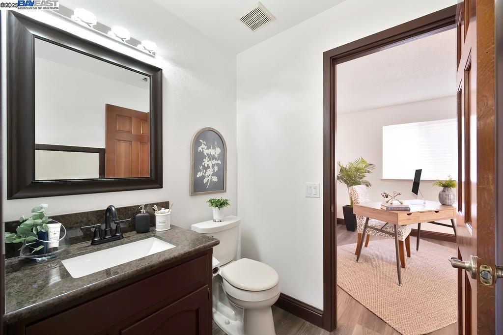 Detail Gallery Image 30 of 57 For 35 Pebble River Cir, Sacramento,  CA 95831 - 3 Beds | 2/1 Baths