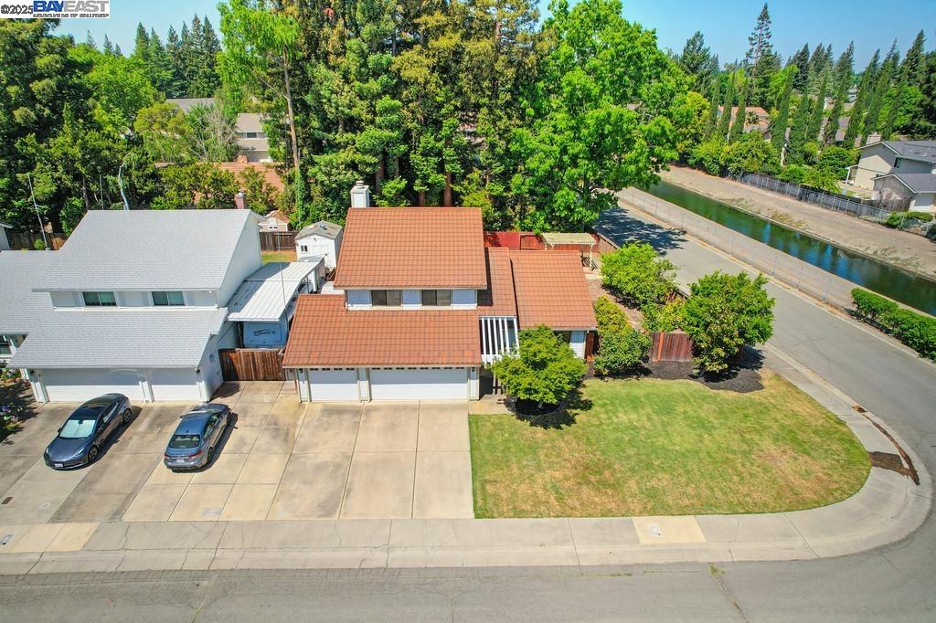 Detail Gallery Image 4 of 57 For 35 Pebble River Cir, Sacramento,  CA 95831 - 3 Beds | 2/1 Baths