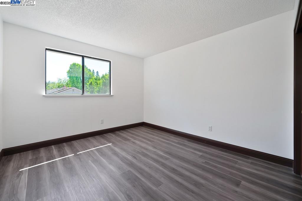Detail Gallery Image 33 of 57 For 35 Pebble River Cir, Sacramento,  CA 95831 - 3 Beds | 2/1 Baths