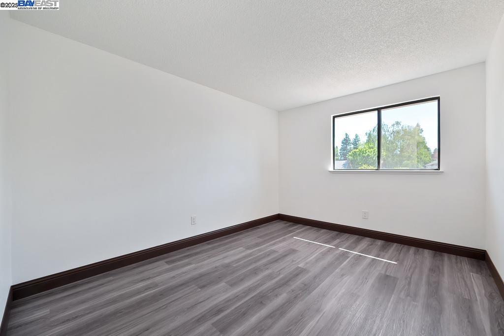 Detail Gallery Image 35 of 57 For 35 Pebble River Cir, Sacramento,  CA 95831 - 3 Beds | 2/1 Baths
