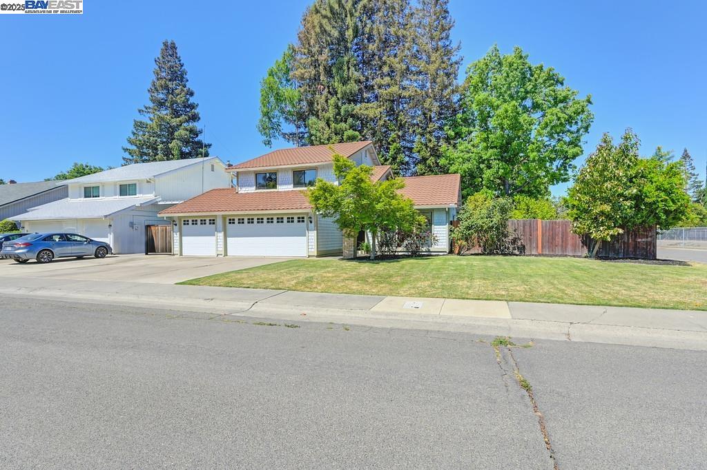 Detail Gallery Image 6 of 57 For 35 Pebble River Cir, Sacramento,  CA 95831 - 3 Beds | 2/1 Baths