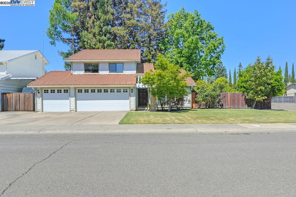 Detail Gallery Image 8 of 57 For 35 Pebble River Cir, Sacramento,  CA 95831 - 3 Beds | 2/1 Baths
