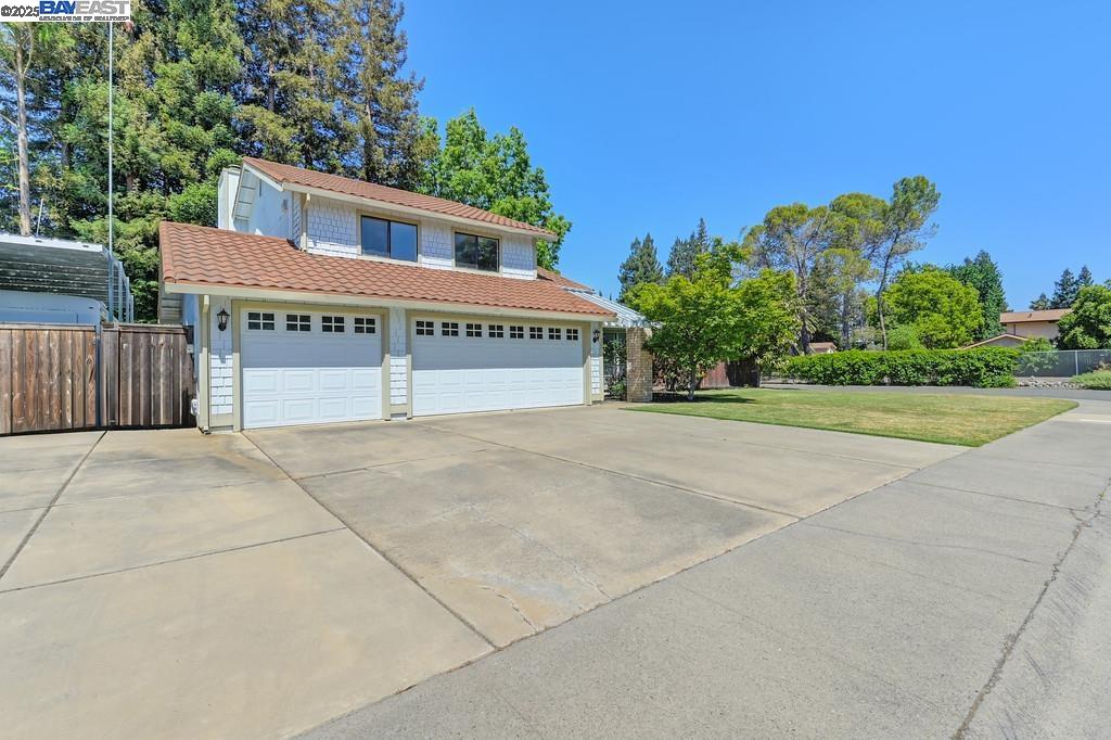 Detail Gallery Image 9 of 57 For 35 Pebble River Cir, Sacramento,  CA 95831 - 3 Beds | 2/1 Baths
