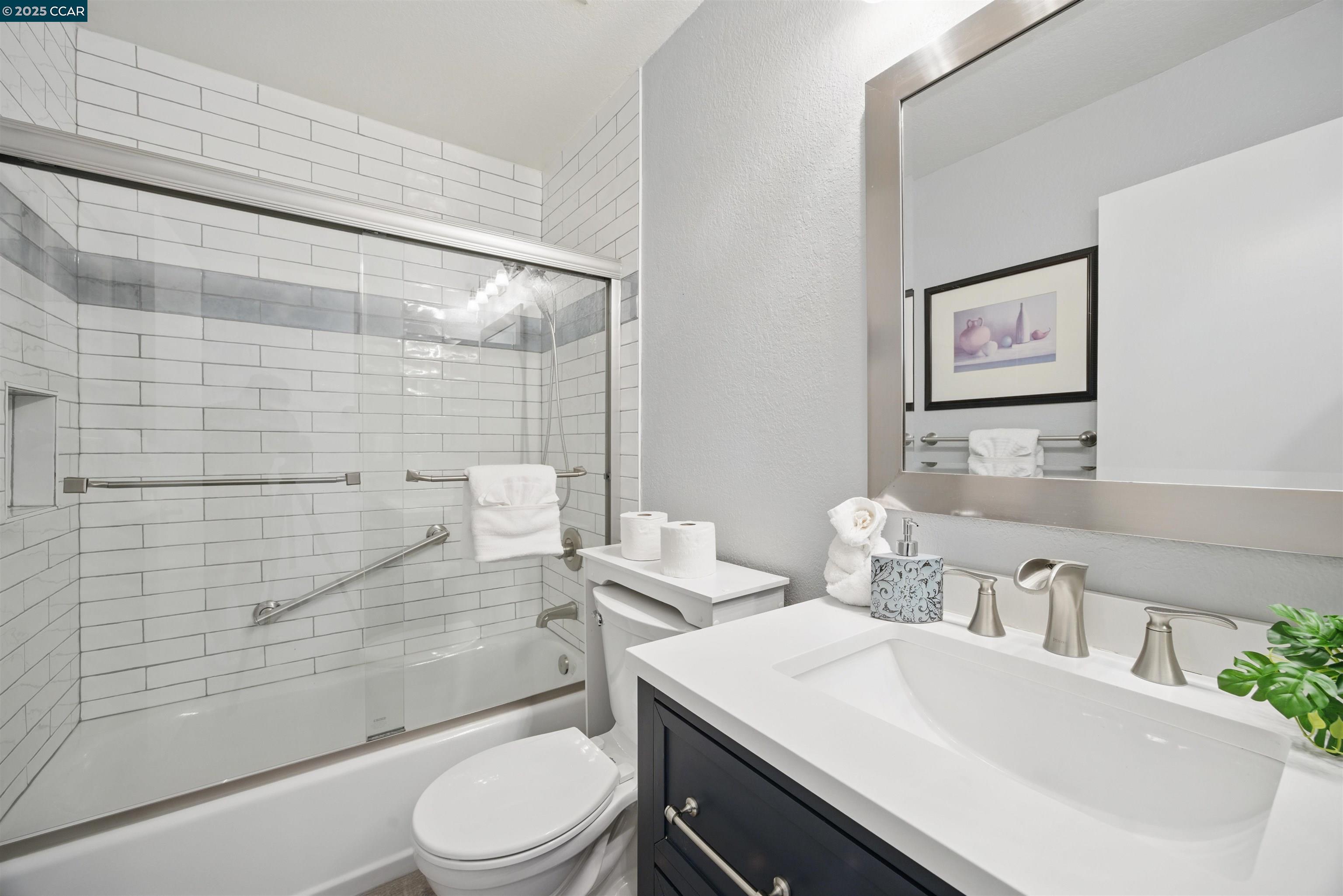 Detail Gallery Image 15 of 37 For 2100 Pomo St, Bay Point,  CA 94565 - 3 Beds | 2 Baths