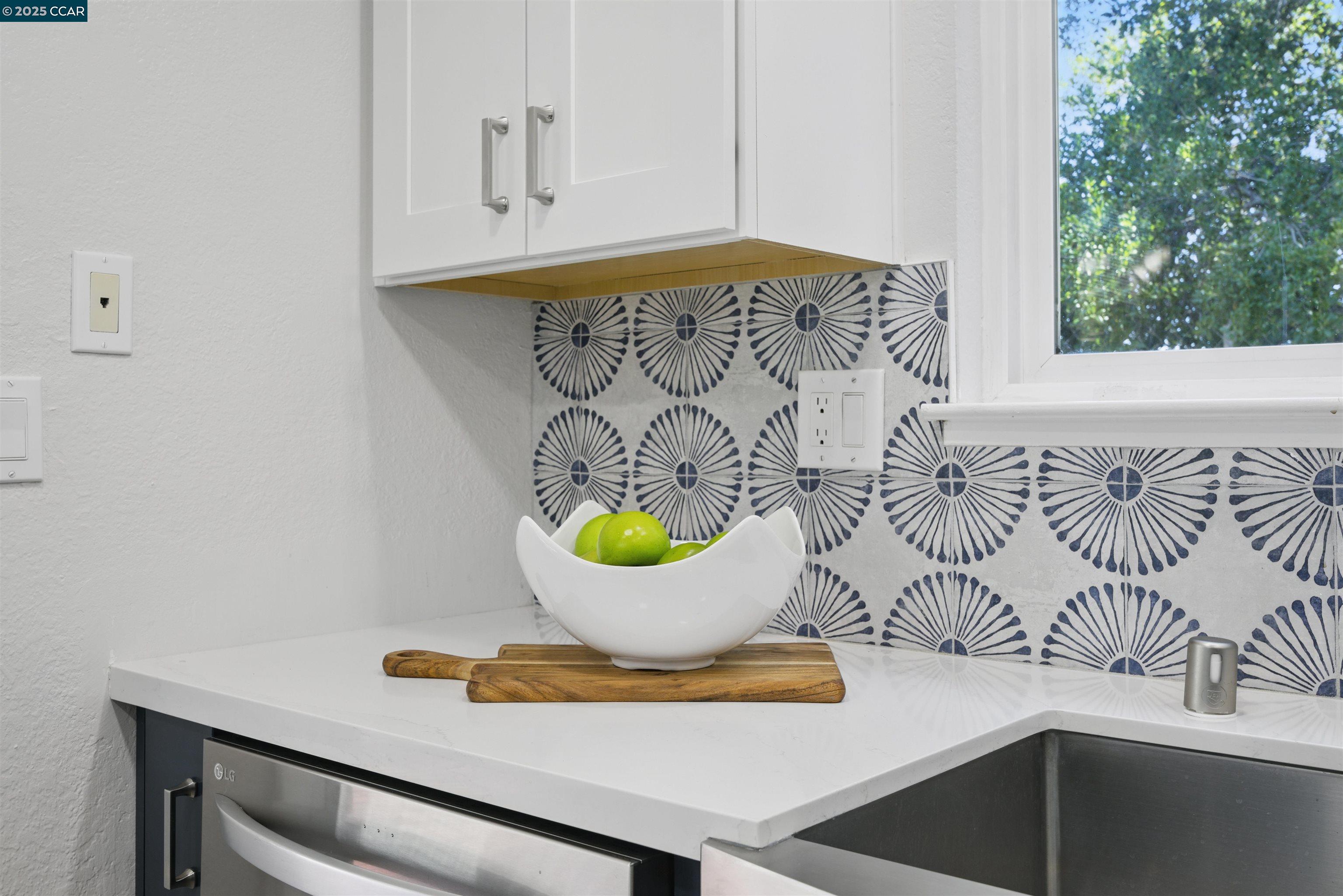 Detail Gallery Image 9 of 37 For 2100 Pomo St, Bay Point,  CA 94565 - 3 Beds | 2 Baths