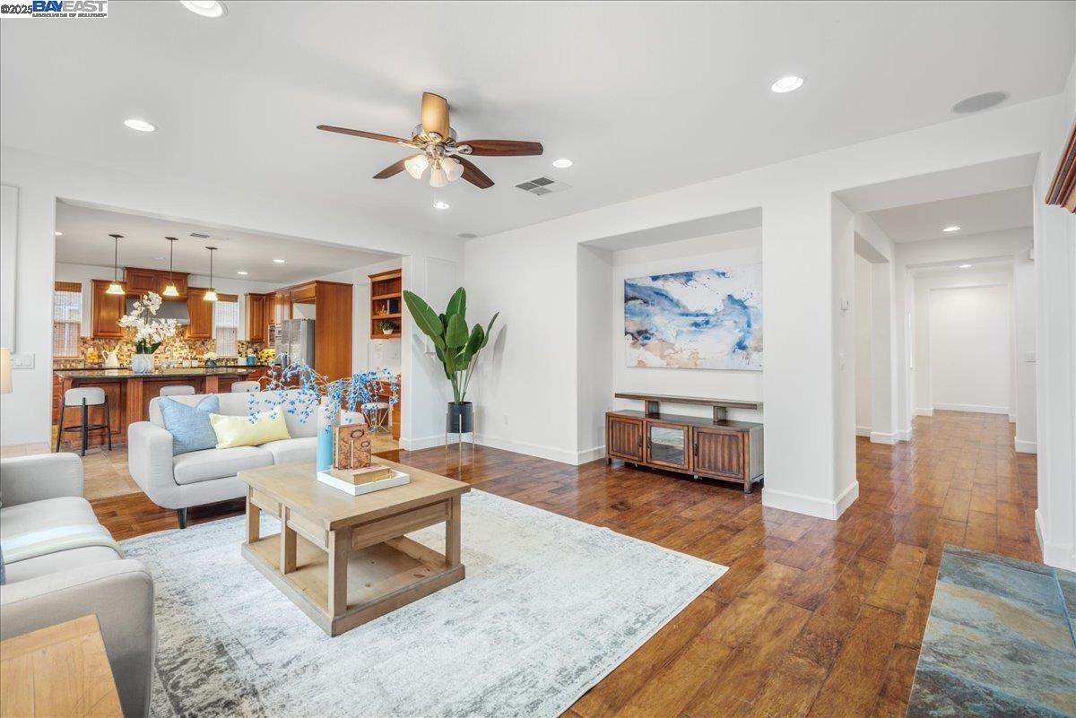 Detail Gallery Image 10 of 52 For 2396 Keats Ln, San Ramon,  CA 94582 - 5 Beds | 4/1 Baths