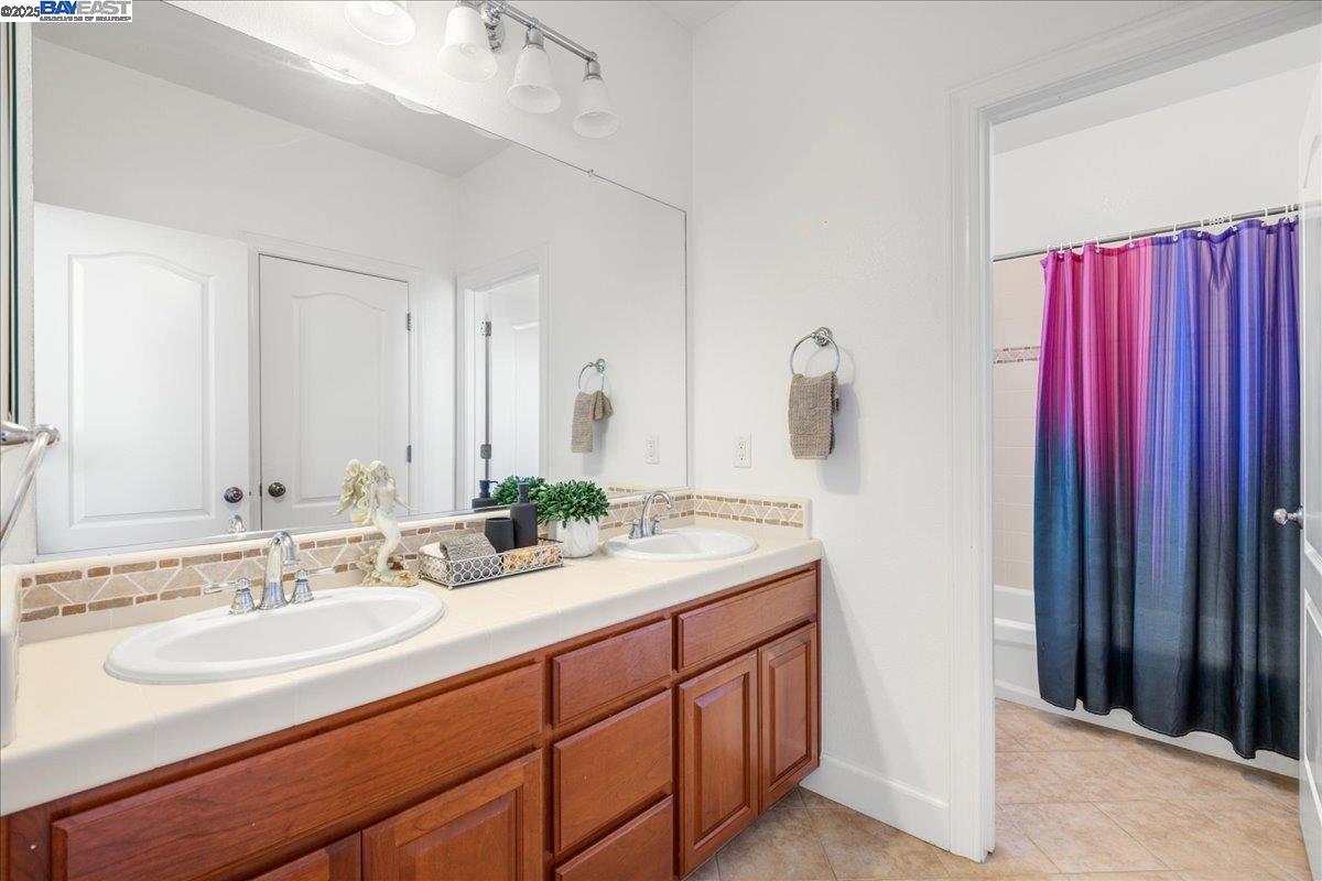 Detail Gallery Image 43 of 52 For 2396 Keats Ln, San Ramon,  CA 94582 - 5 Beds | 4/1 Baths