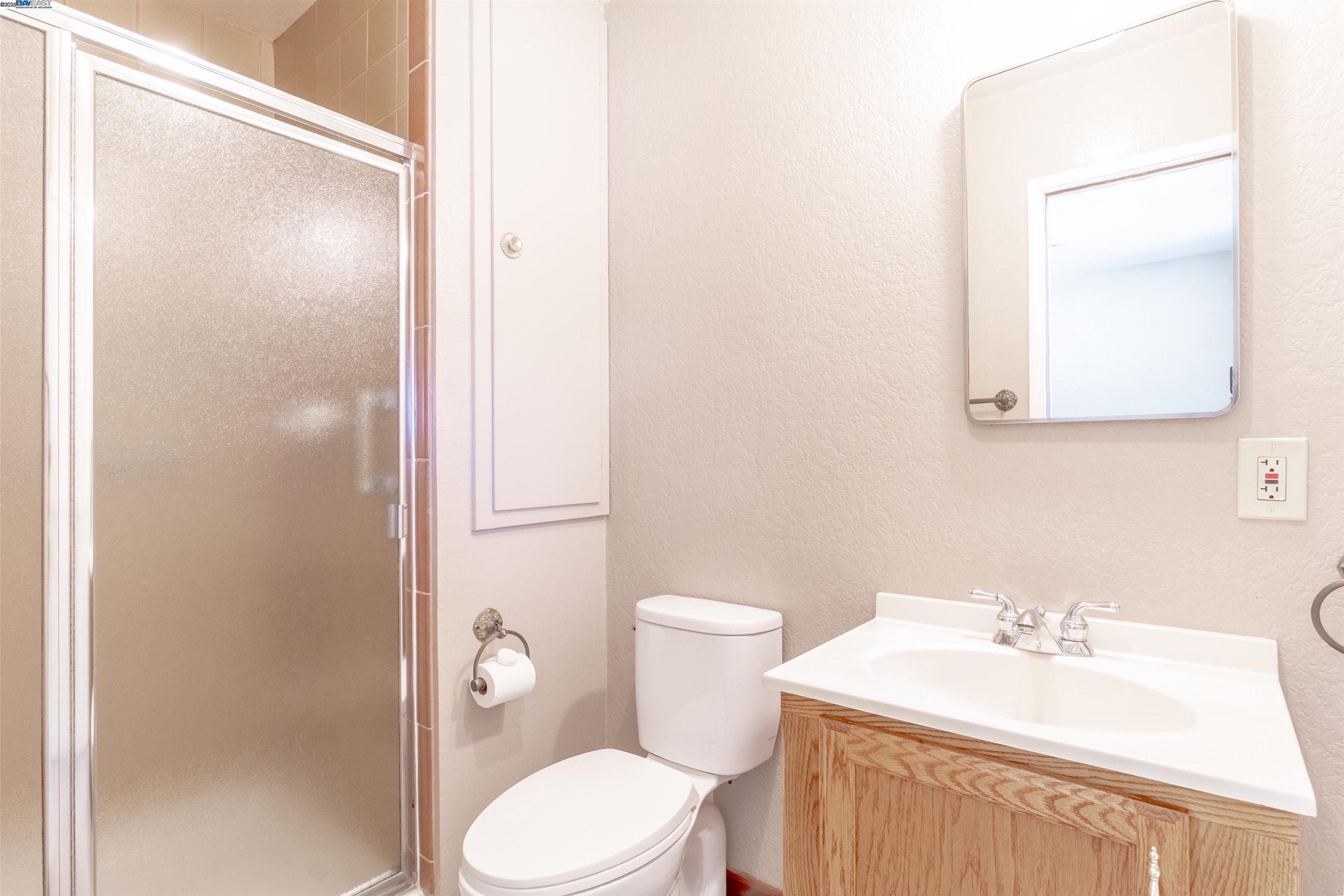 Detail Gallery Image 14 of 26 For 14510 Locust St, San Leandro,  CA 94579 - 3 Beds | 2 Baths