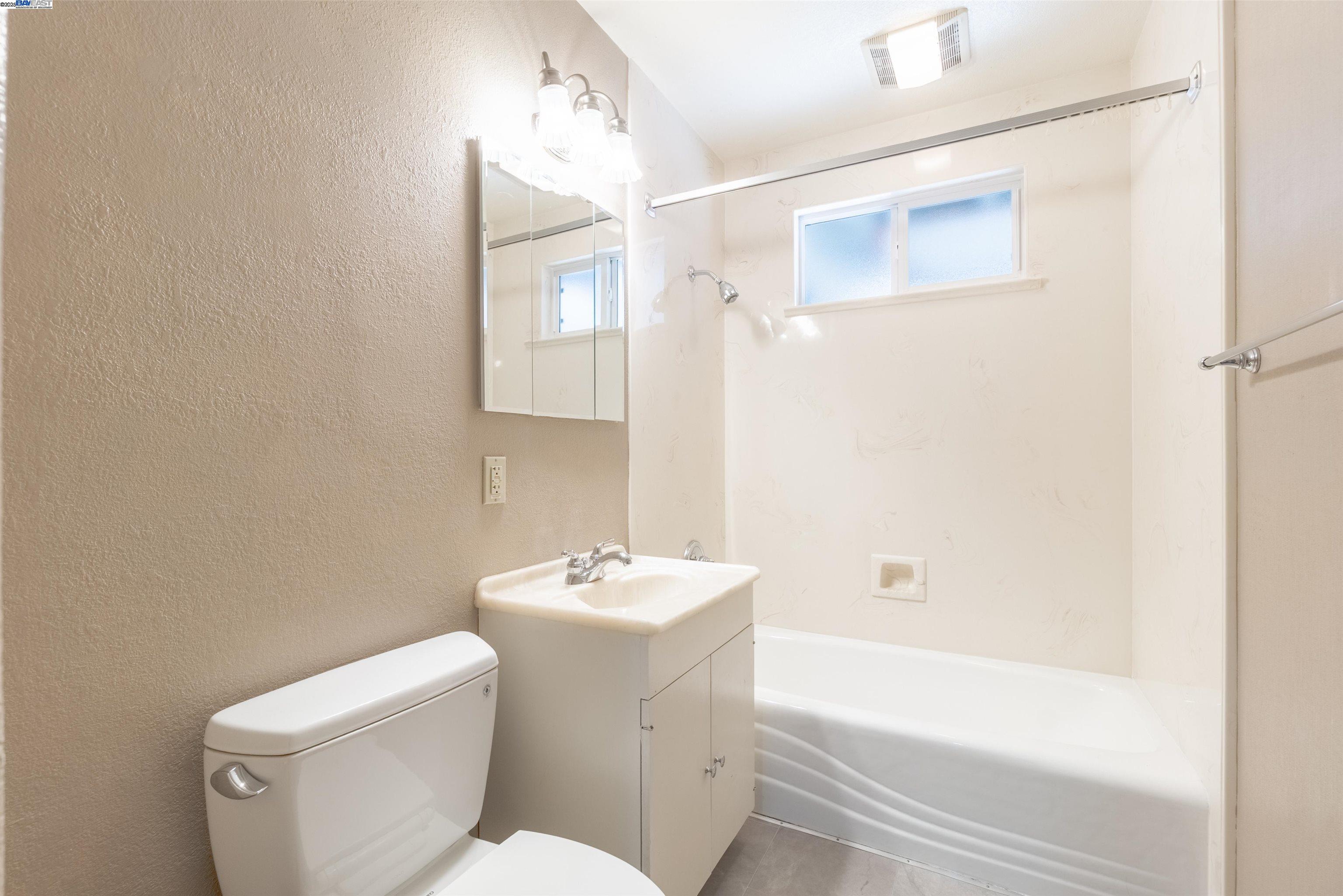 Detail Gallery Image 21 of 26 For 14510 Locust St, San Leandro,  CA 94579 - 3 Beds | 2 Baths