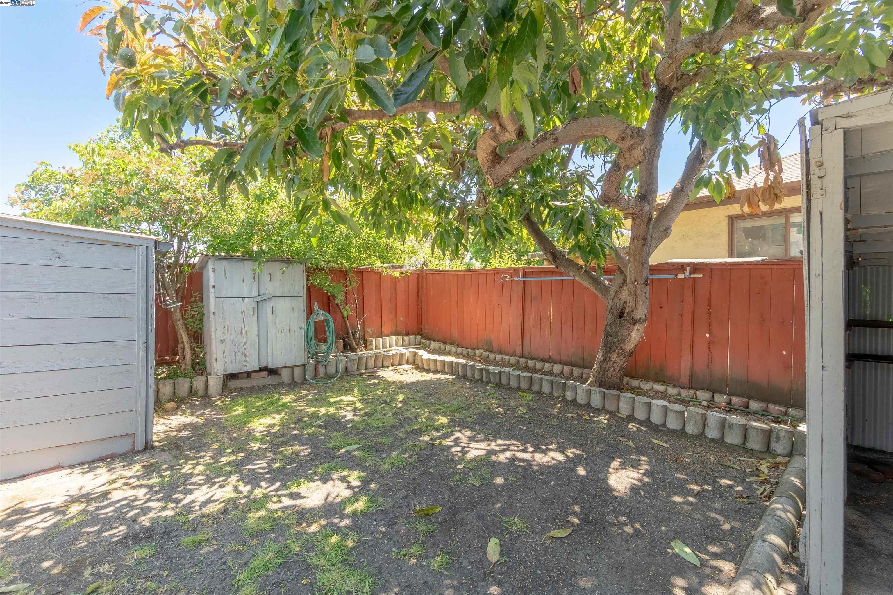 Detail Gallery Image 25 of 26 For 14510 Locust St, San Leandro,  CA 94579 - 3 Beds | 2 Baths