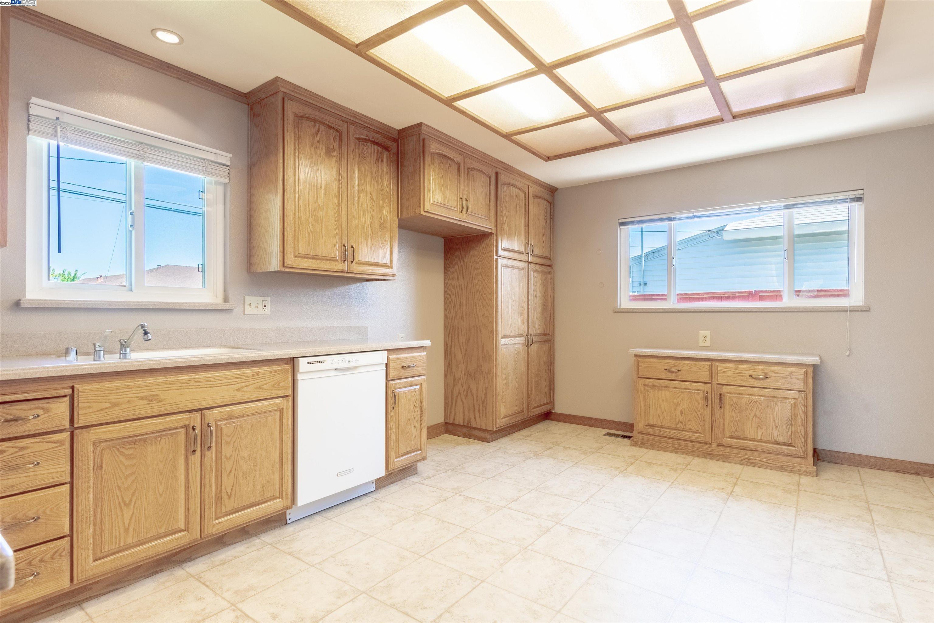Detail Gallery Image 9 of 26 For 14510 Locust St, San Leandro,  CA 94579 - 3 Beds | 2 Baths
