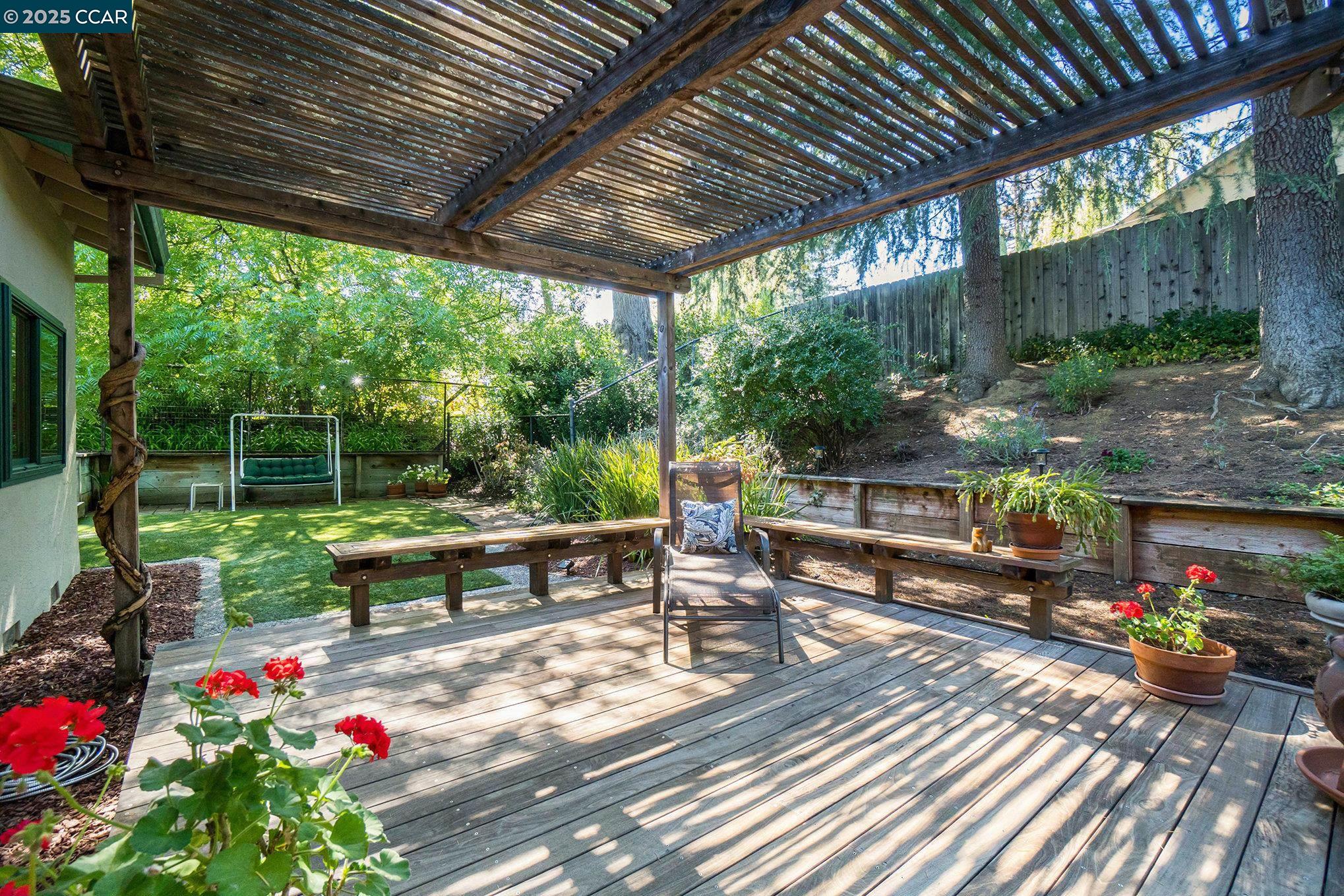 Detail Gallery Image 17 of 29 For 714 Blue Ridge Dr, Martinez,  CA 94553 - 4 Beds | 2 Baths