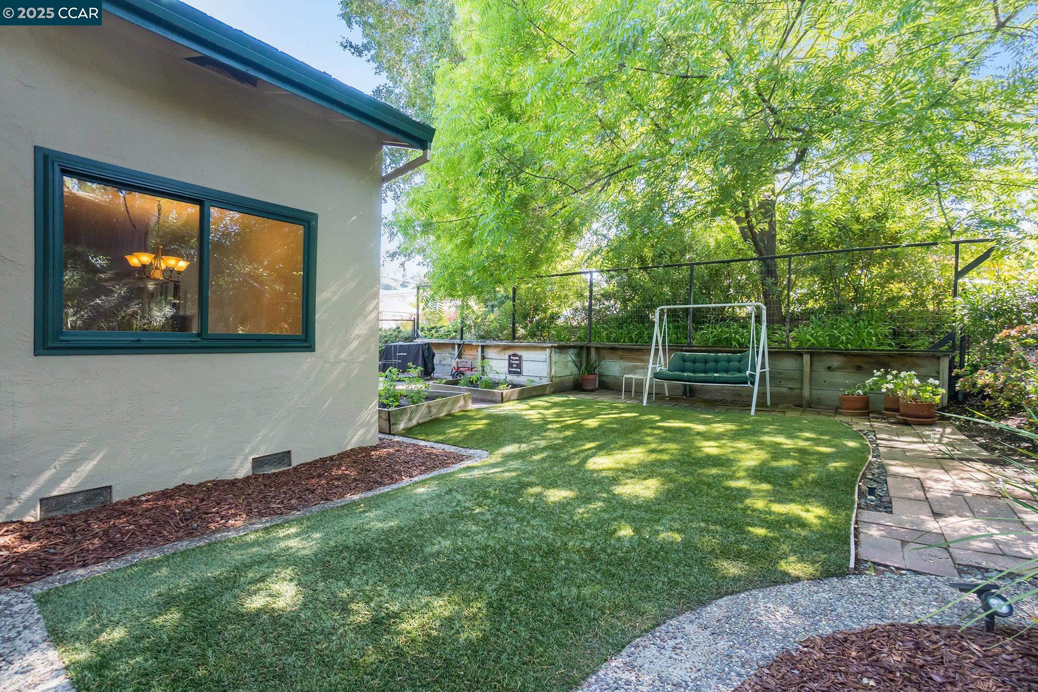Detail Gallery Image 18 of 29 For 714 Blue Ridge Dr, Martinez,  CA 94553 - 4 Beds | 2 Baths