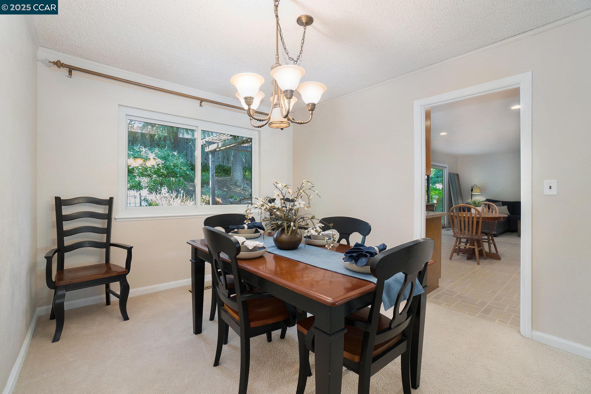 Detail Gallery Image 5 of 29 For 714 Blue Ridge Dr, Martinez,  CA 94553 - 4 Beds | 2 Baths