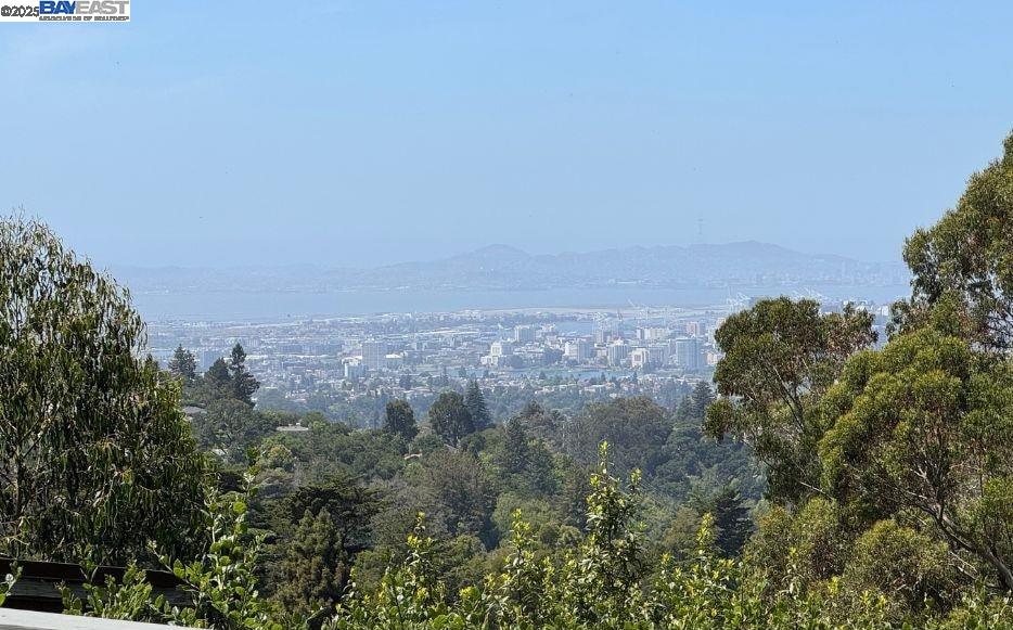 Detail Gallery Image 16 of 52 For 2323 Mastlands Dr, Oakland,  CA 94611 - 5 Beds | 4/1 Baths