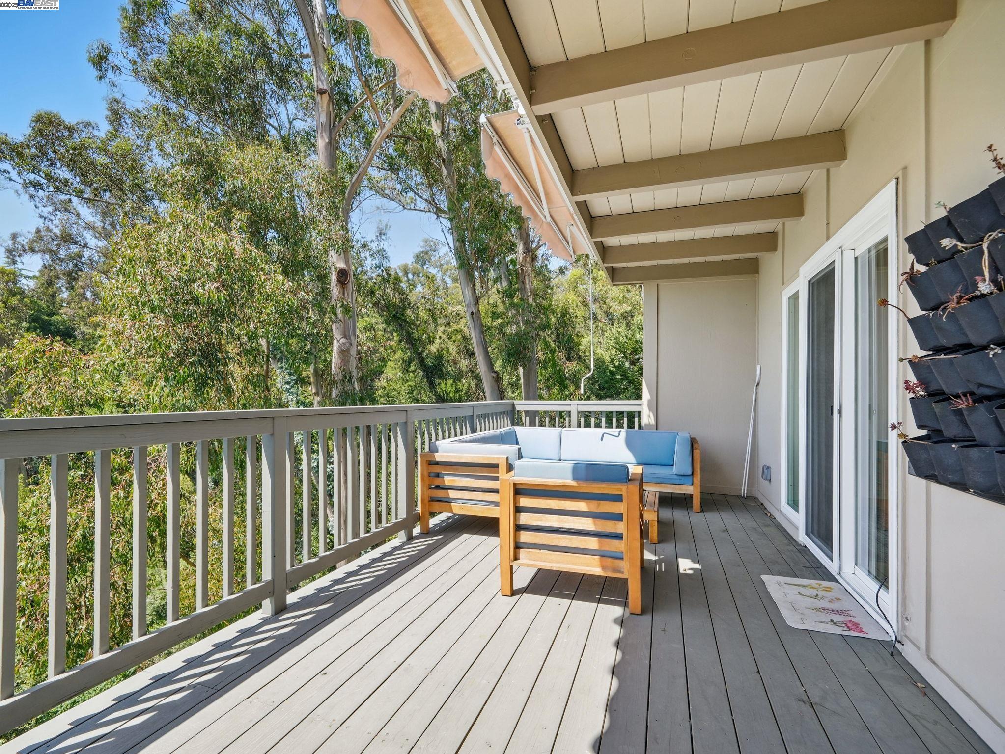 Detail Gallery Image 18 of 52 For 2323 Mastlands Dr, Oakland,  CA 94611 - 5 Beds | 4/1 Baths