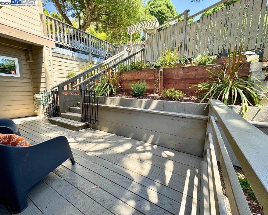Detail Gallery Image 3 of 52 For 2323 Mastlands Dr, Oakland,  CA 94611 - 5 Beds | 4/1 Baths