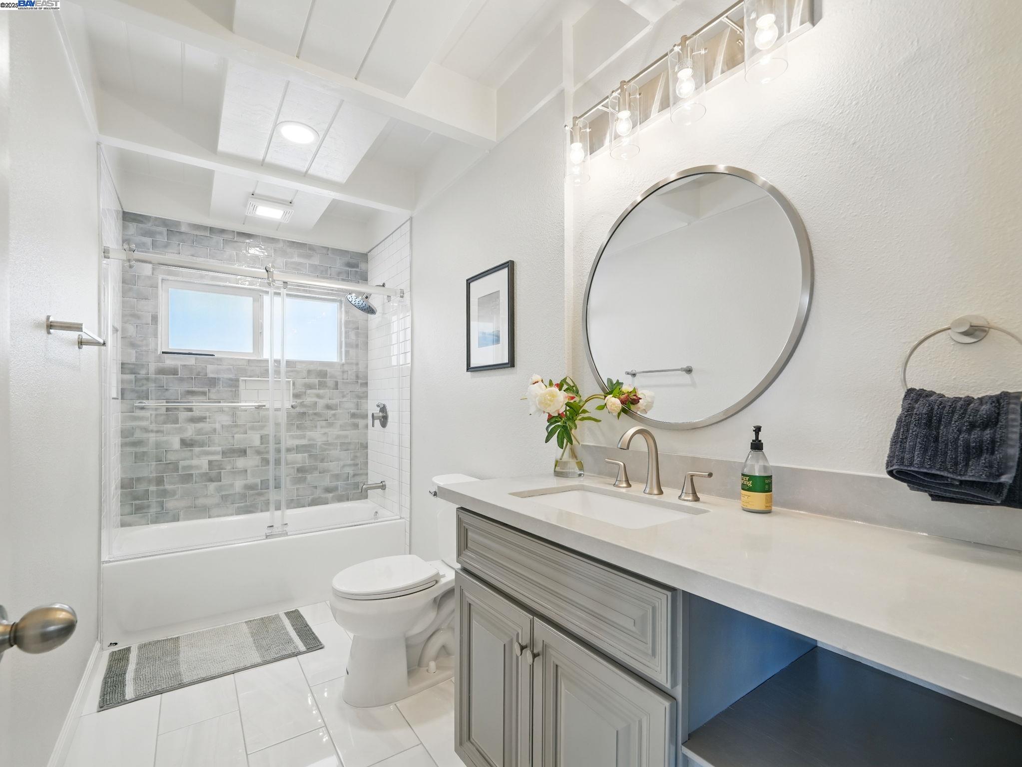 Detail Gallery Image 21 of 52 For 2323 Mastlands Dr, Oakland,  CA 94611 - 5 Beds | 4/1 Baths