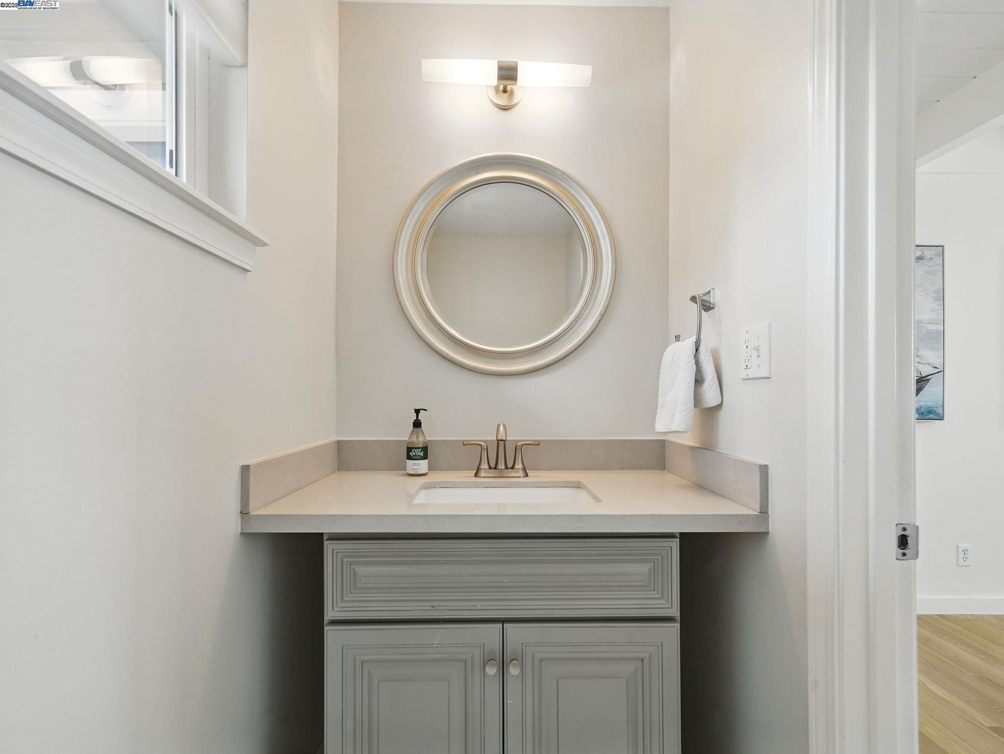 Detail Gallery Image 23 of 52 For 2323 Mastlands Dr, Oakland,  CA 94611 - 5 Beds | 4/1 Baths