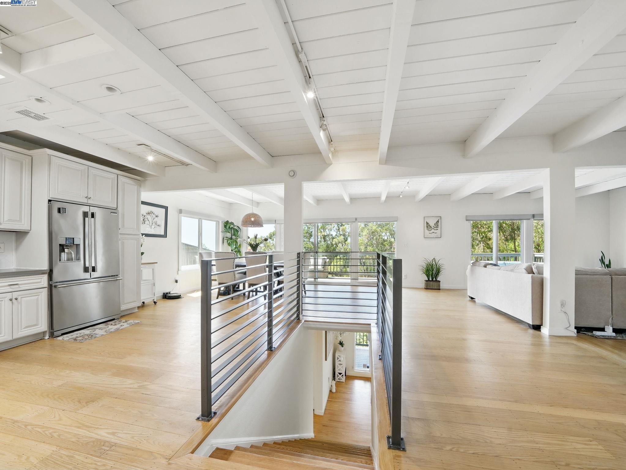 Detail Gallery Image 24 of 52 For 2323 Mastlands Dr, Oakland,  CA 94611 - 5 Beds | 4/1 Baths