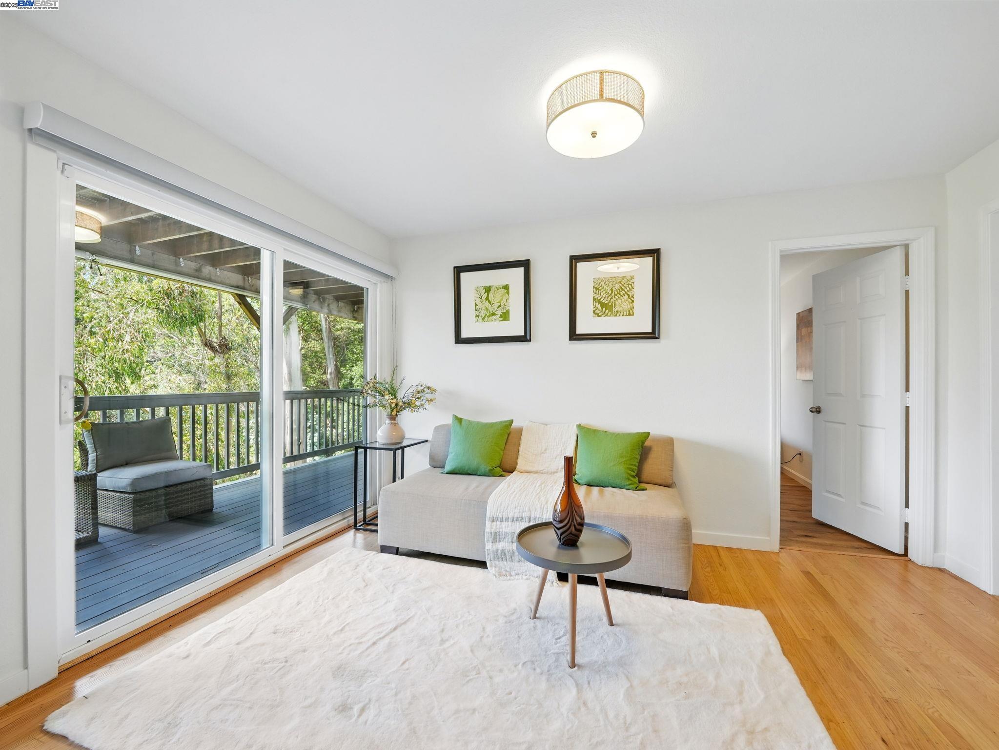 Detail Gallery Image 25 of 52 For 2323 Mastlands Dr, Oakland,  CA 94611 - 5 Beds | 4/1 Baths