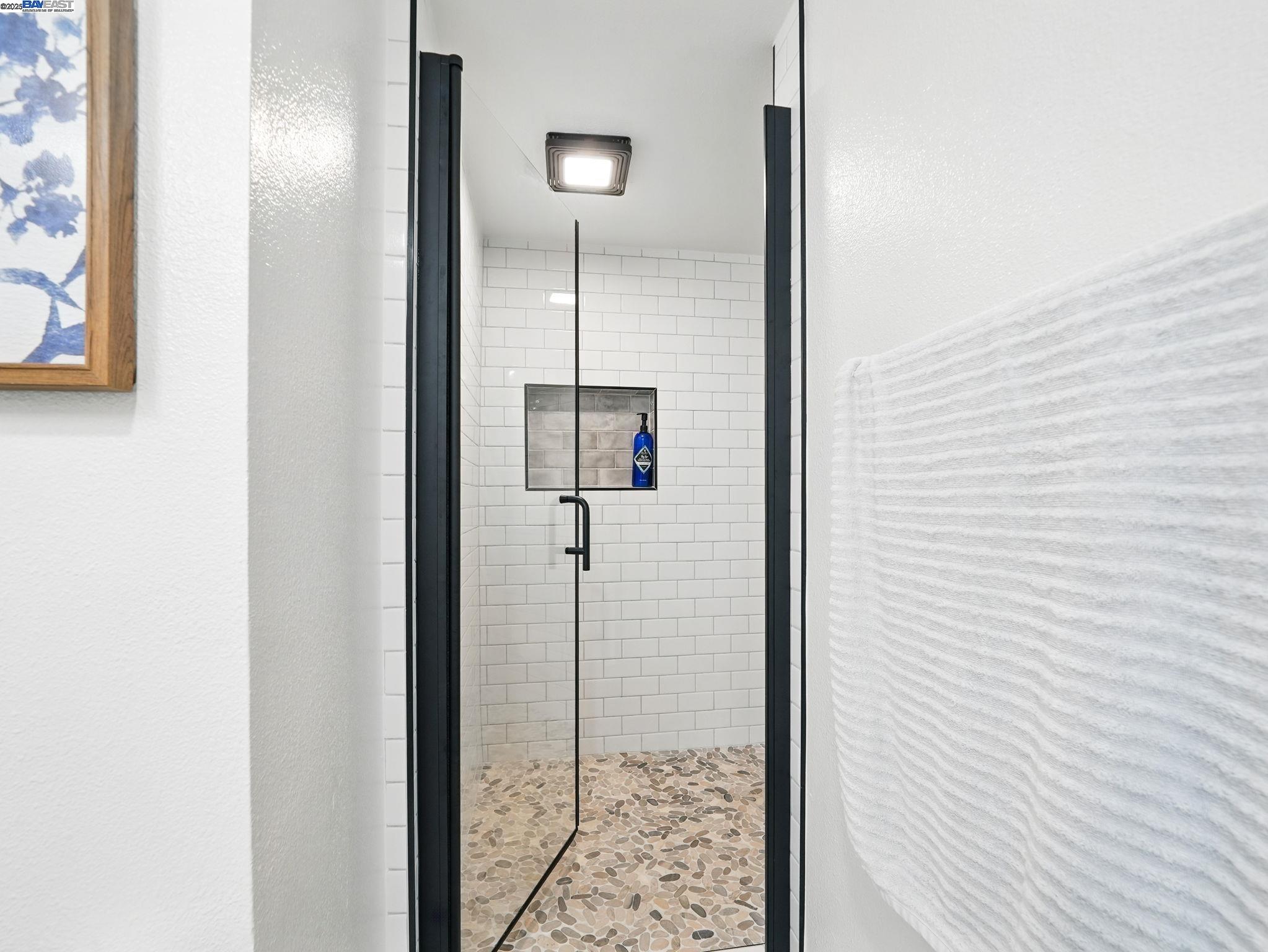 Detail Gallery Image 31 of 52 For 2323 Mastlands Dr, Oakland,  CA 94611 - 5 Beds | 4/1 Baths