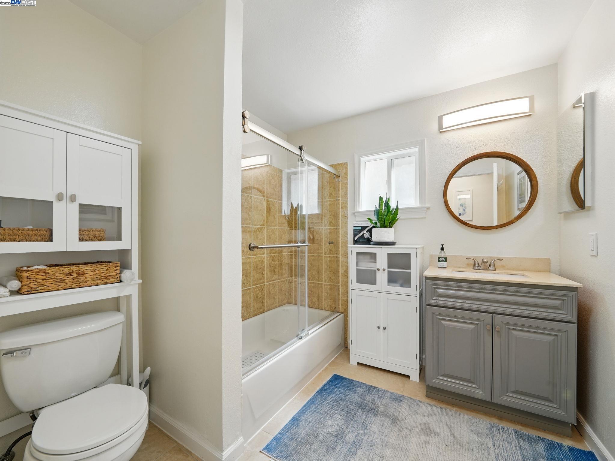 Detail Gallery Image 34 of 52 For 2323 Mastlands Dr, Oakland,  CA 94611 - 5 Beds | 4/1 Baths