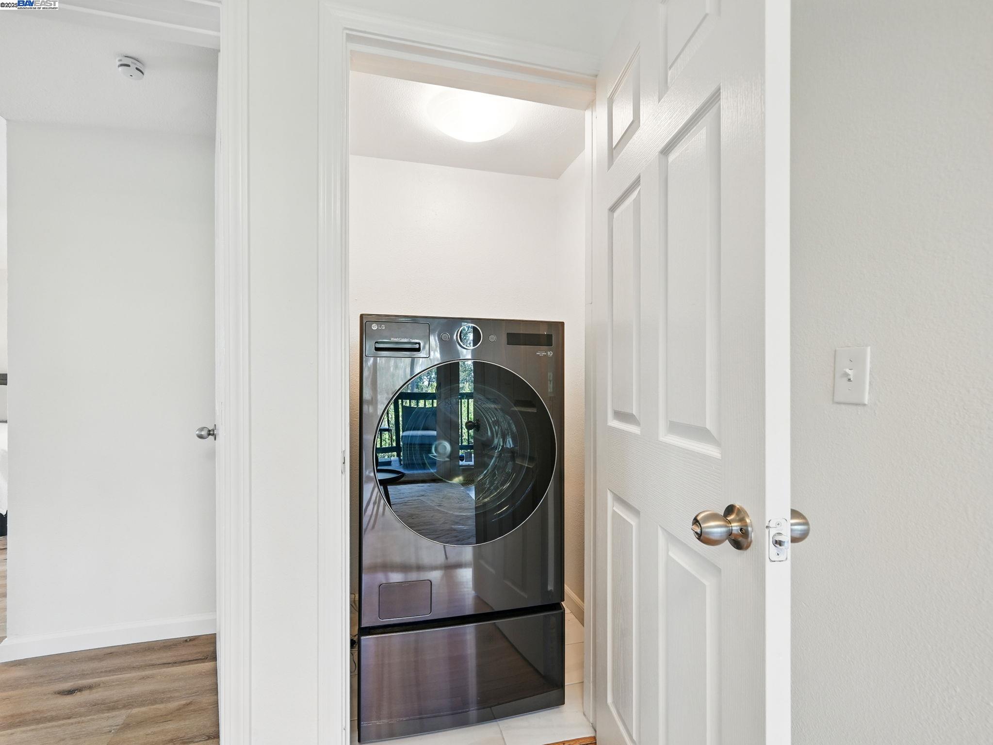Detail Gallery Image 35 of 52 For 2323 Mastlands Dr, Oakland,  CA 94611 - 5 Beds | 4/1 Baths