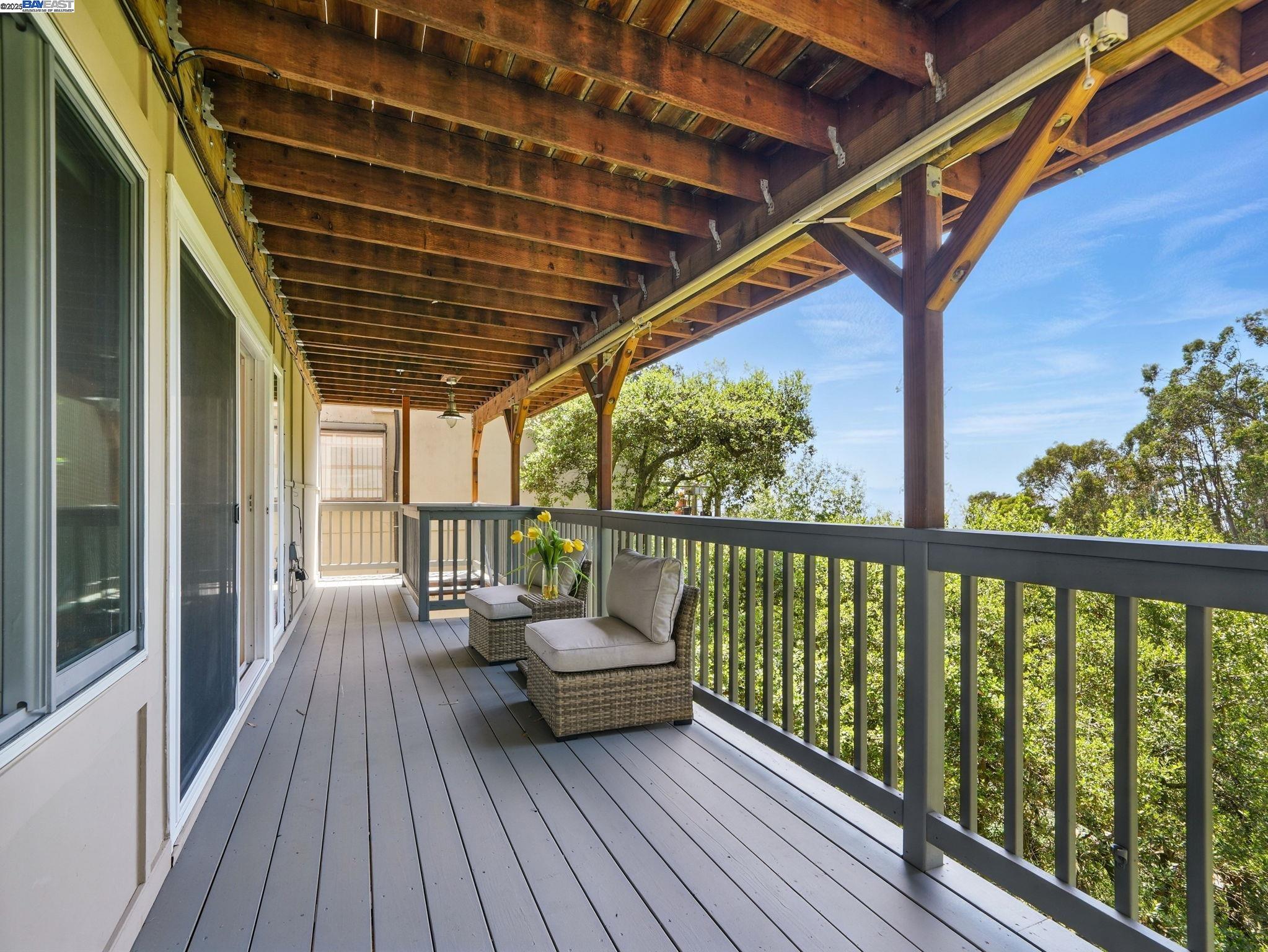 Detail Gallery Image 37 of 52 For 2323 Mastlands Dr, Oakland,  CA 94611 - 5 Beds | 4/1 Baths