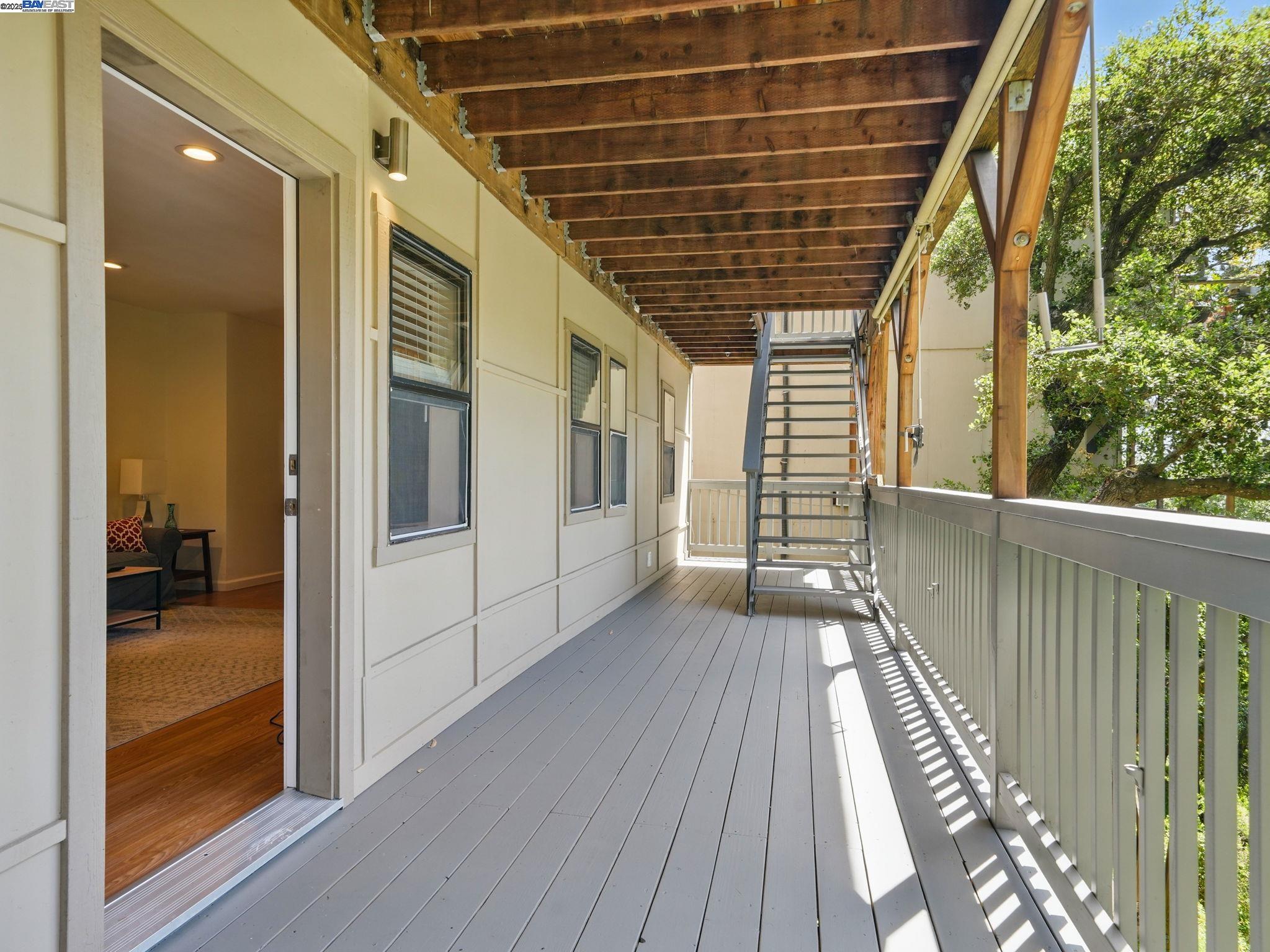 Detail Gallery Image 39 of 52 For 2323 Mastlands Dr, Oakland,  CA 94611 - 5 Beds | 4/1 Baths