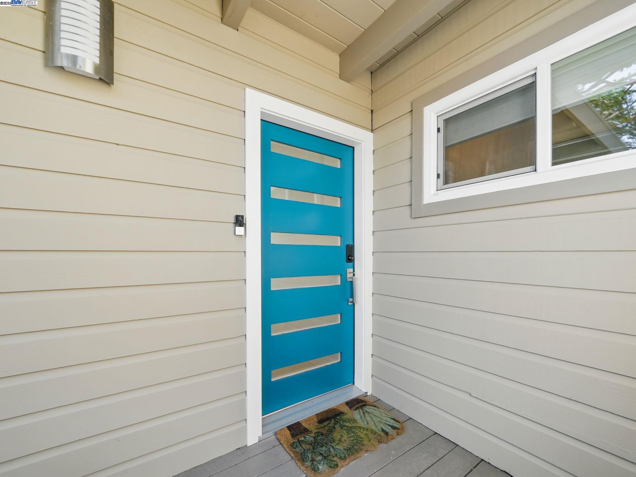Detail Gallery Image 5 of 52 For 2323 Mastlands Dr, Oakland,  CA 94611 - 5 Beds | 4/1 Baths