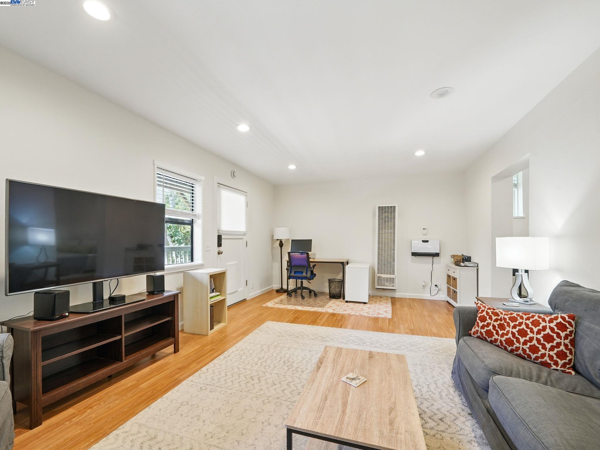 Detail Gallery Image 41 of 52 For 2323 Mastlands Dr, Oakland,  CA 94611 - 5 Beds | 4/1 Baths