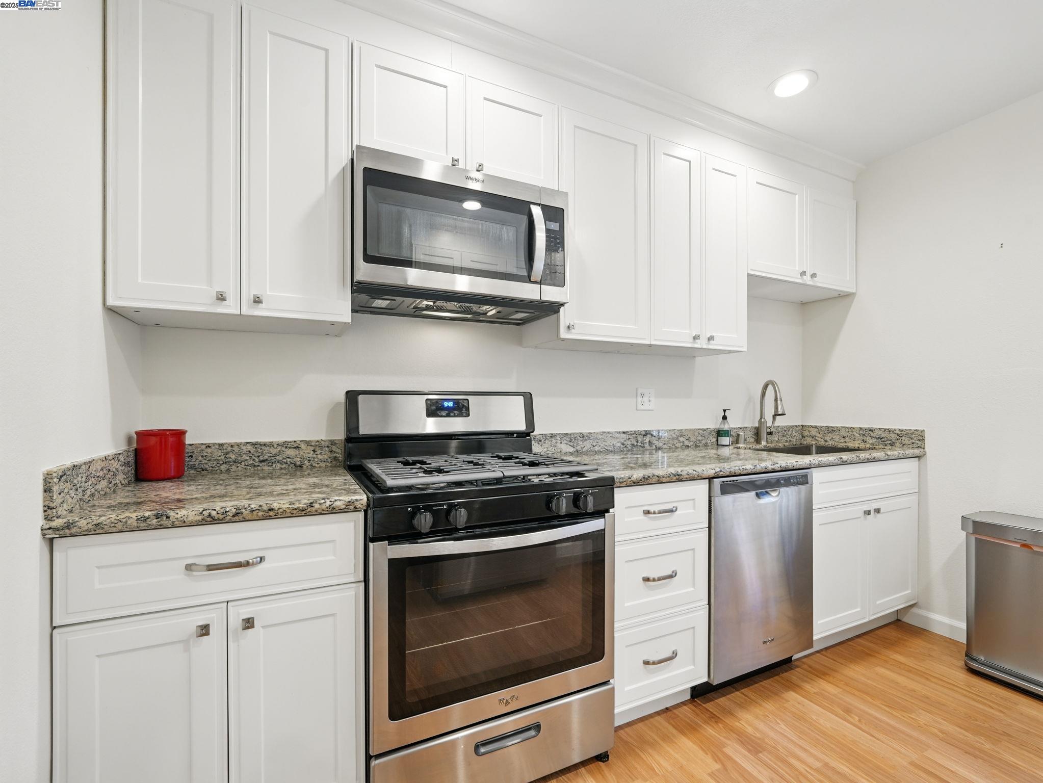 Detail Gallery Image 44 of 52 For 2323 Mastlands Dr, Oakland,  CA 94611 - 5 Beds | 4/1 Baths