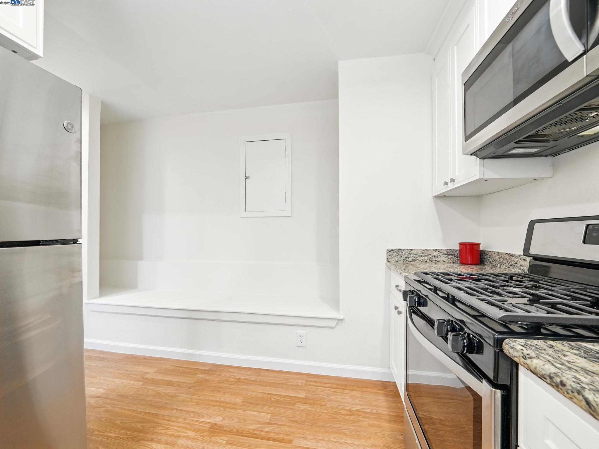 Detail Gallery Image 46 of 52 For 2323 Mastlands Dr, Oakland,  CA 94611 - 5 Beds | 4/1 Baths