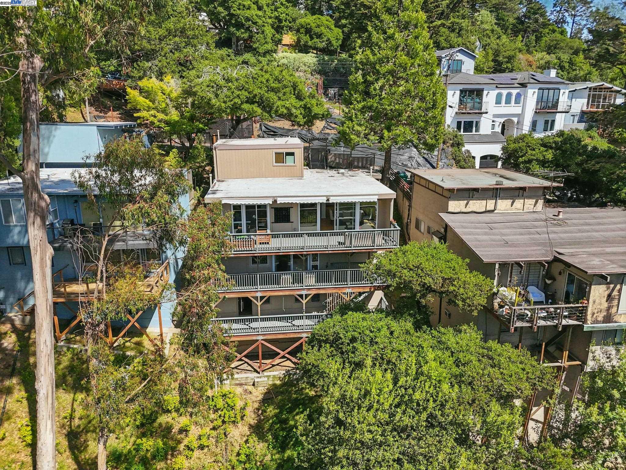 Detail Gallery Image 47 of 52 For 2323 Mastlands Dr, Oakland,  CA 94611 - 5 Beds | 4/1 Baths