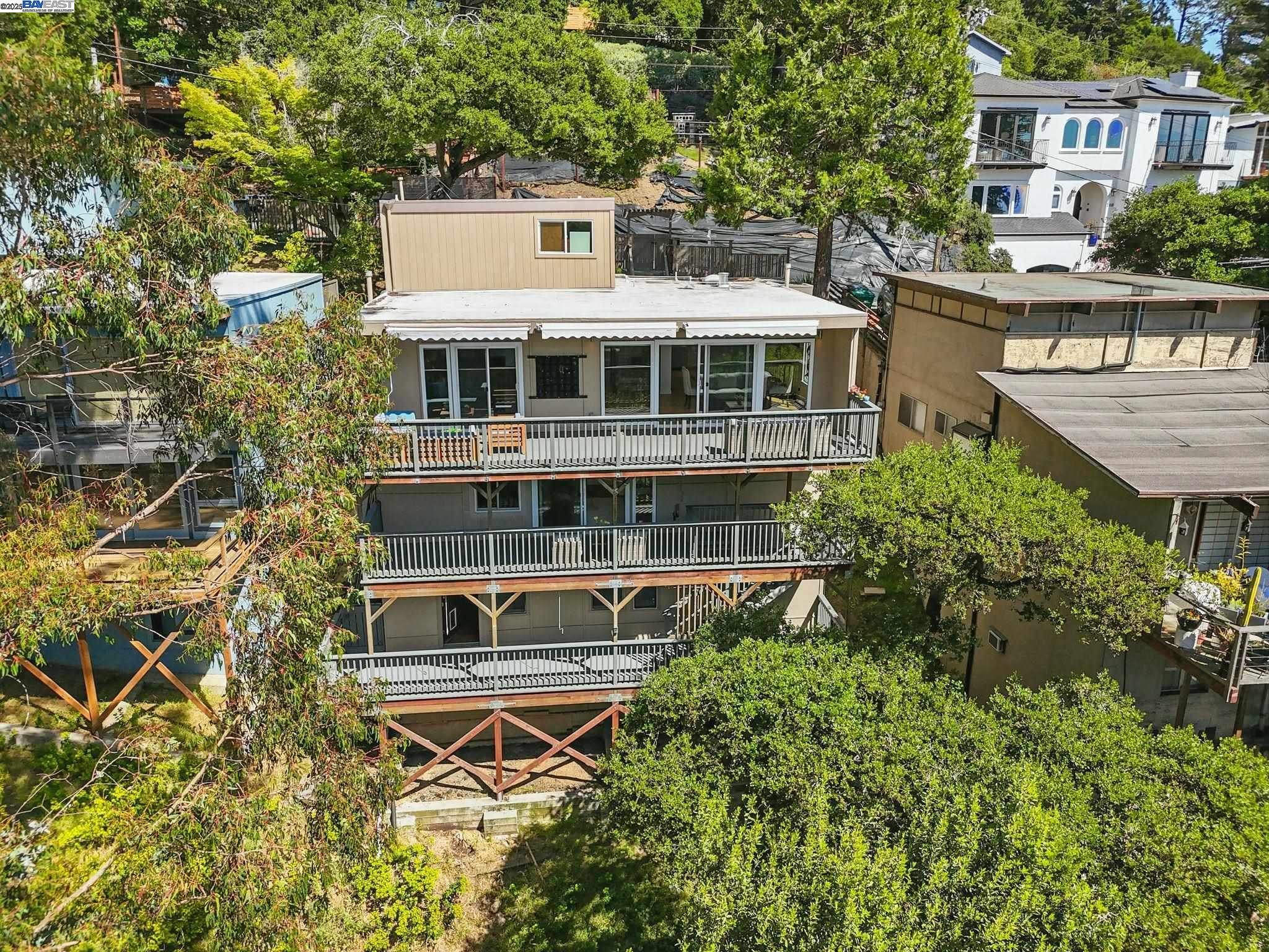 Detail Gallery Image 48 of 52 For 2323 Mastlands Dr, Oakland,  CA 94611 - 5 Beds | 4/1 Baths