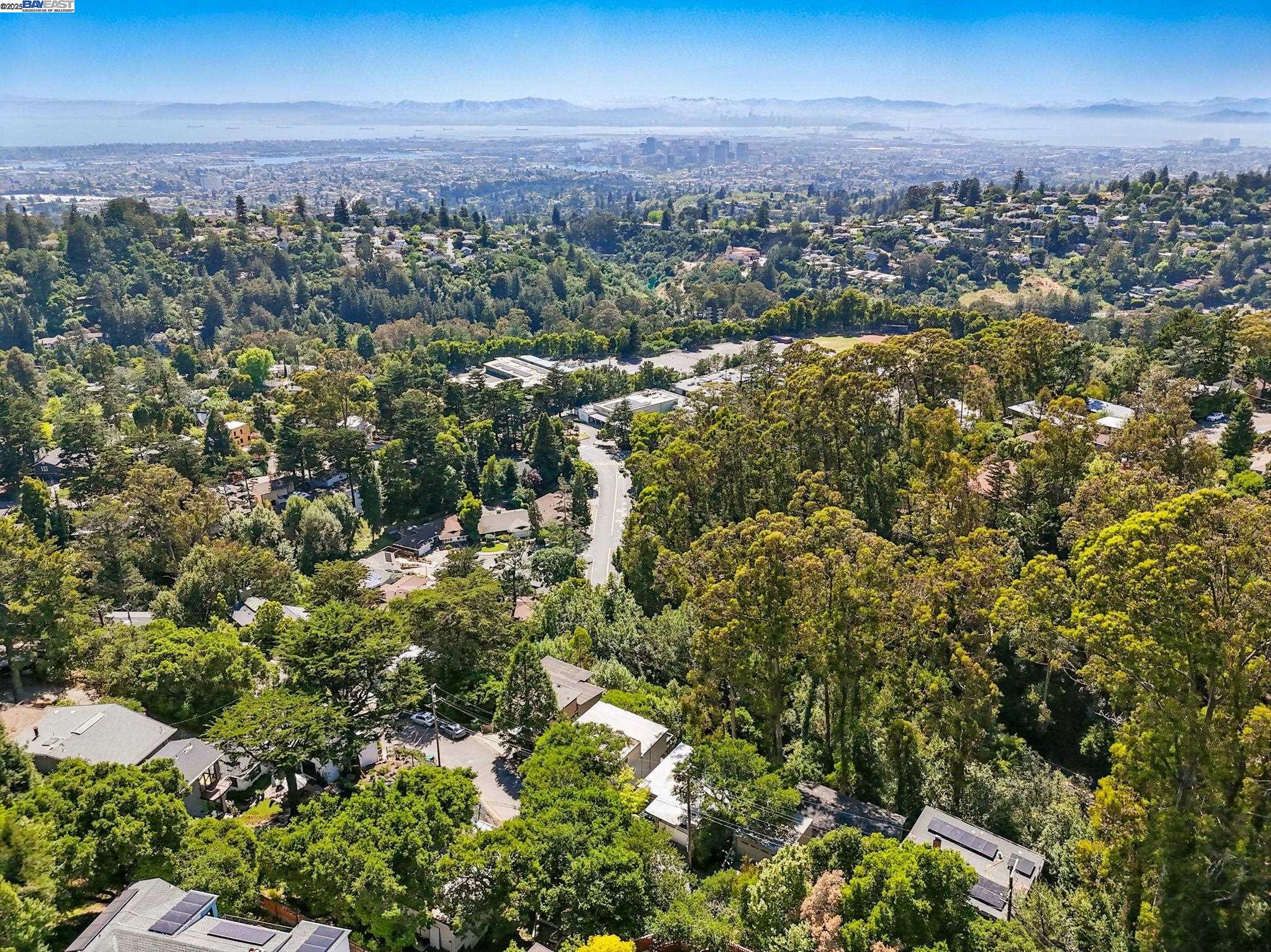 Detail Gallery Image 51 of 52 For 2323 Mastlands Dr, Oakland,  CA 94611 - 5 Beds | 4/1 Baths