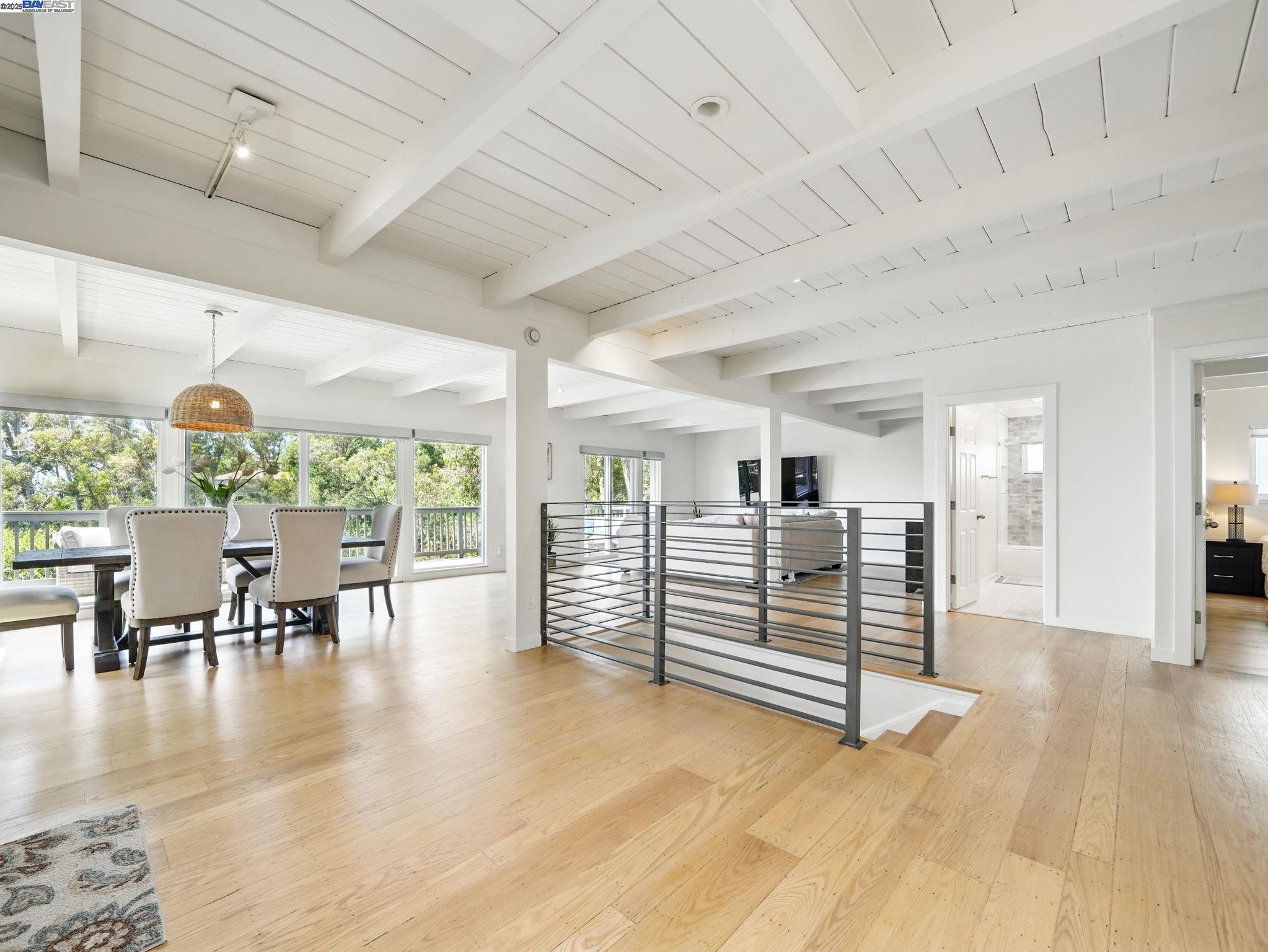Detail Gallery Image 8 of 52 For 2323 Mastlands Dr, Oakland,  CA 94611 - 5 Beds | 4/1 Baths