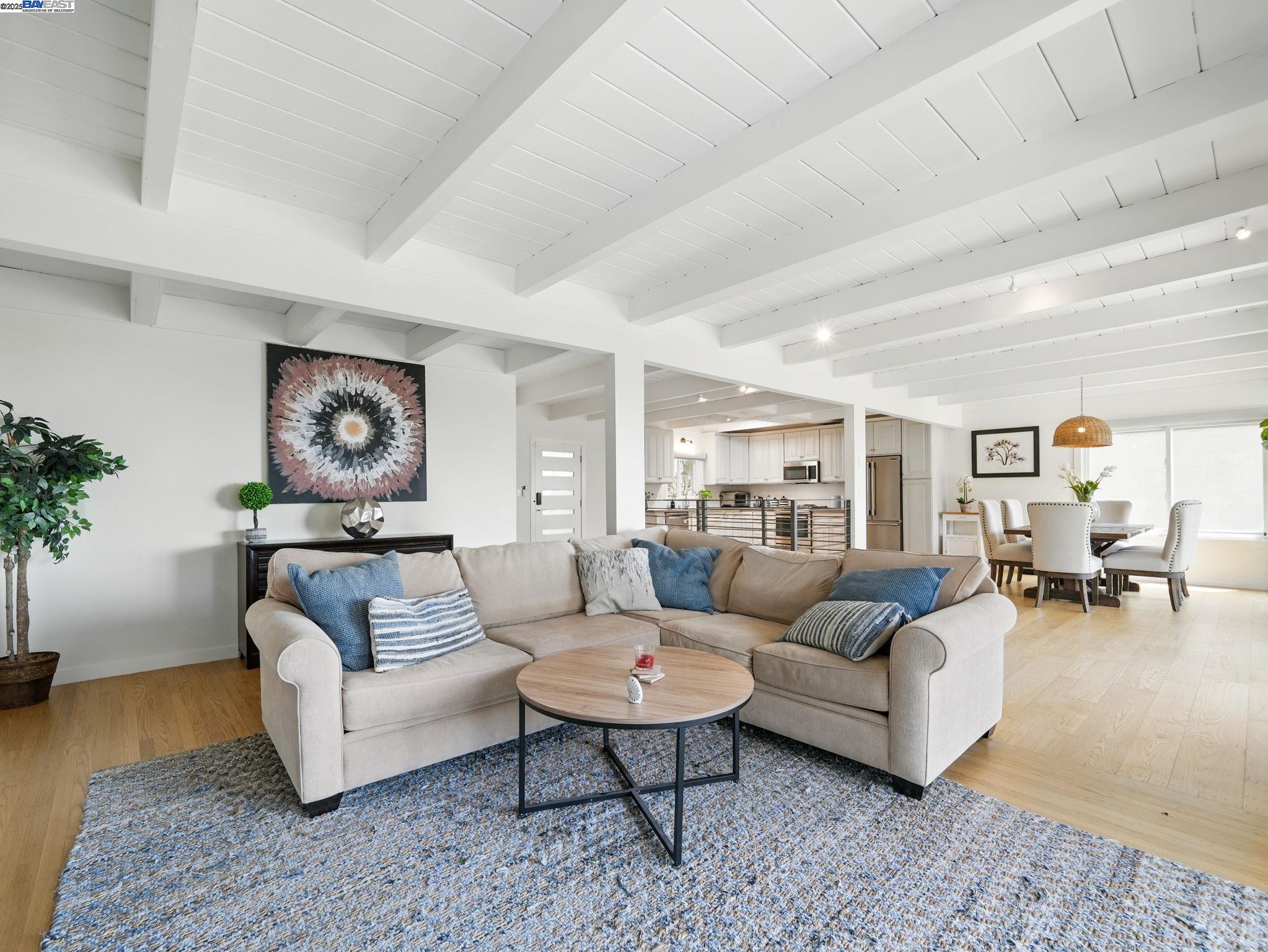 Detail Gallery Image 9 of 52 For 2323 Mastlands Dr, Oakland,  CA 94611 - 5 Beds | 4/1 Baths
