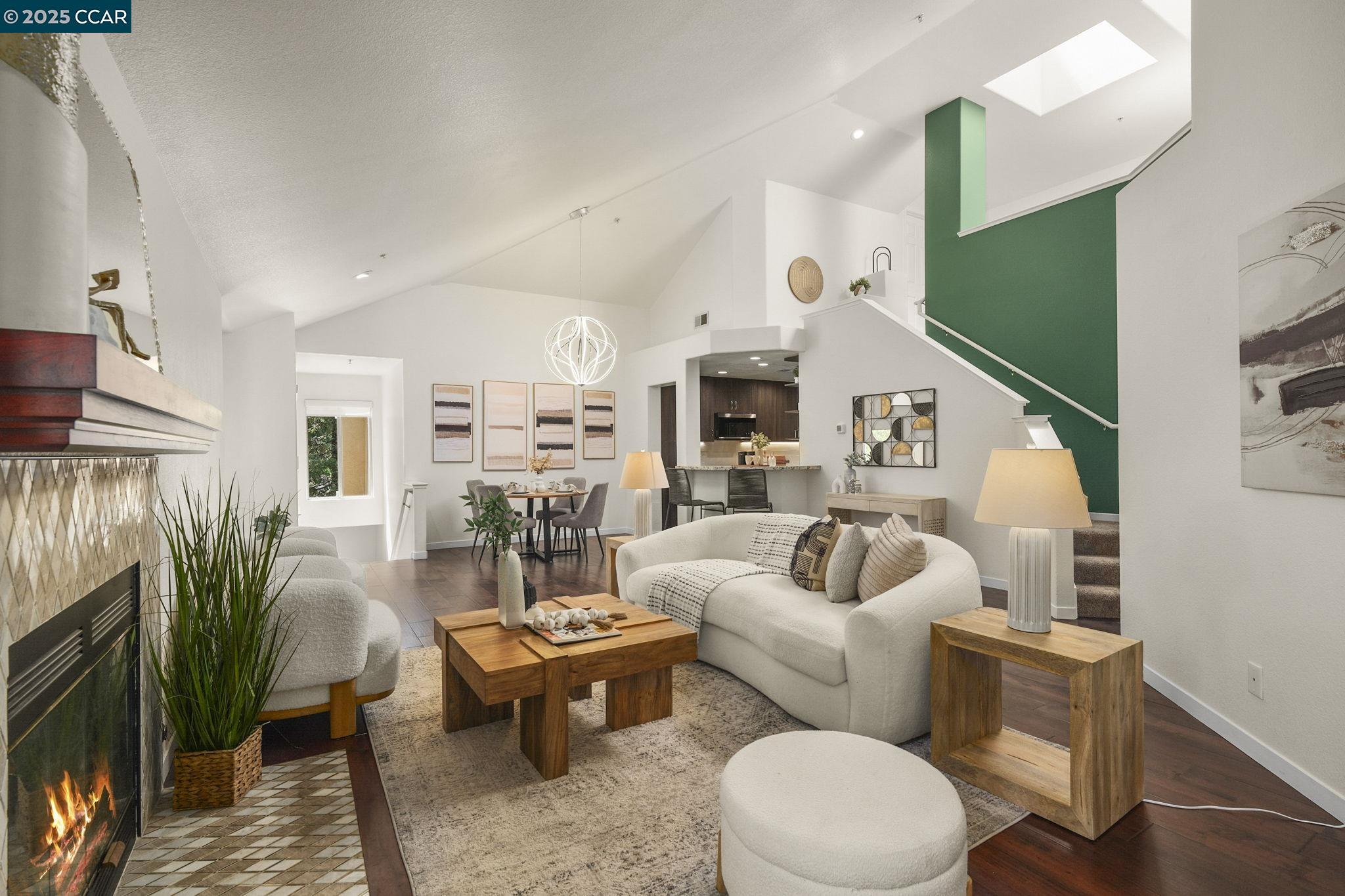 Detail Gallery Image 4 of 29 For 163 San Pedro Cir, San Jose,  CA 95110 - 2 Beds | 2 Baths