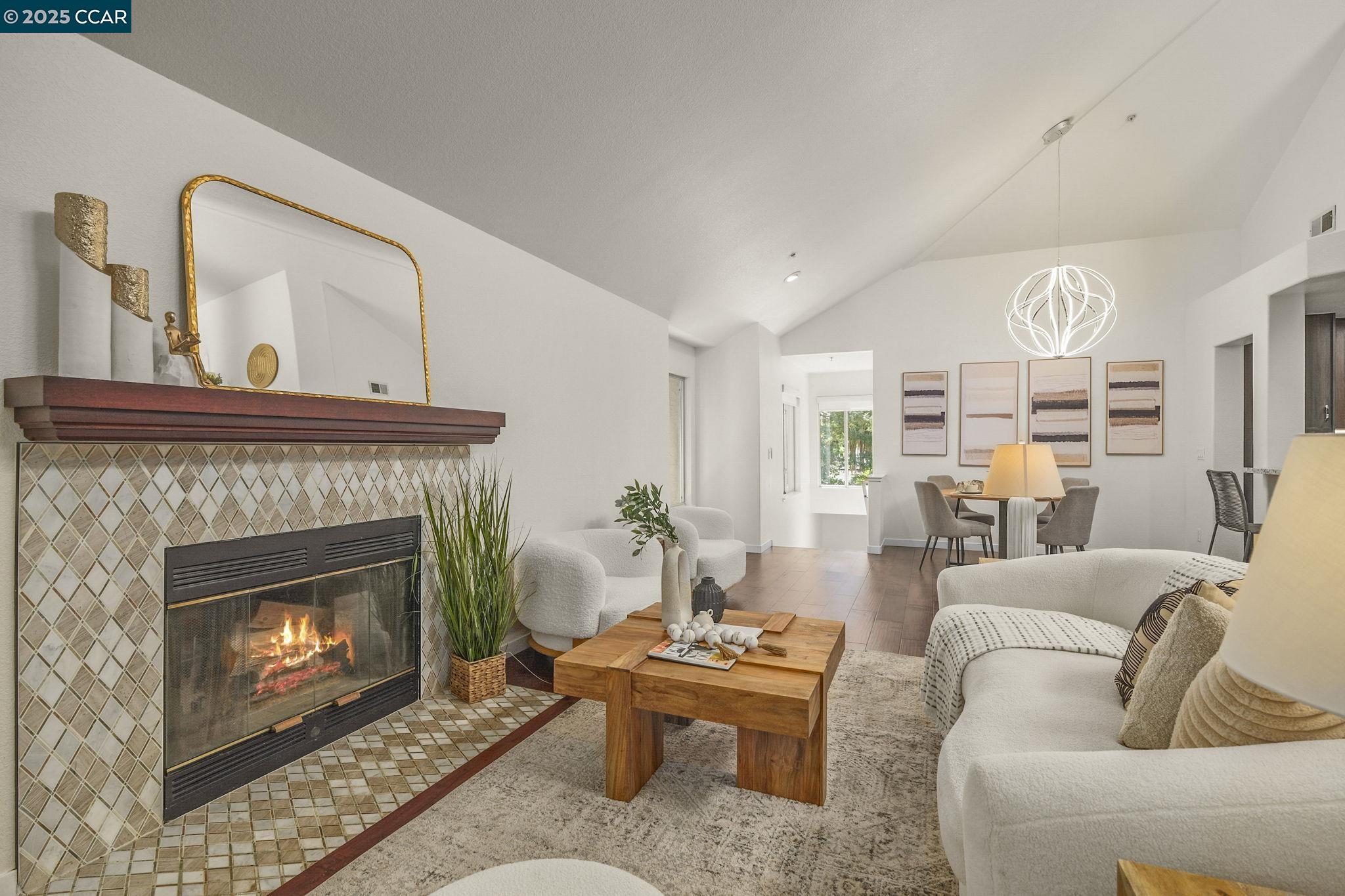 Detail Gallery Image 5 of 29 For 163 San Pedro Cir, San Jose,  CA 95110 - 2 Beds | 2 Baths