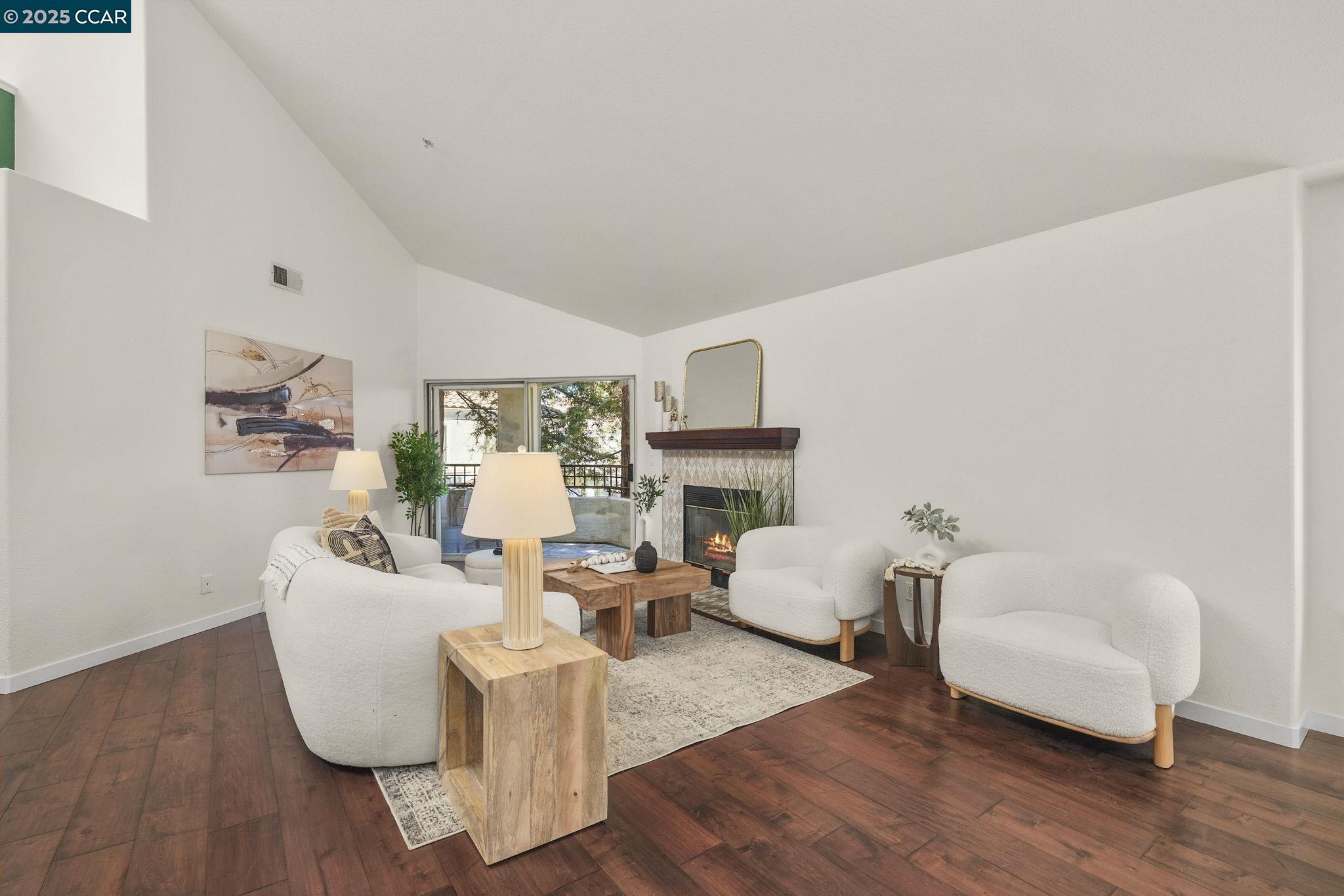 Detail Gallery Image 7 of 29 For 163 San Pedro Cir, San Jose,  CA 95110 - 2 Beds | 2 Baths